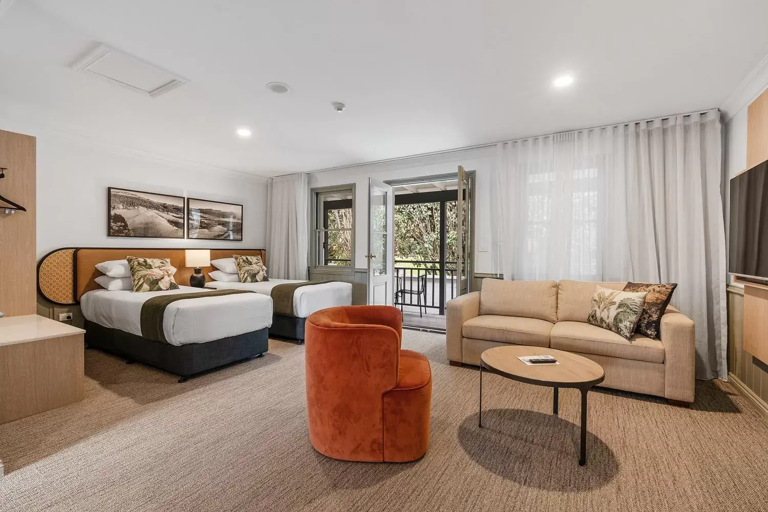 Bed, Seating Area in Wildes Hotel Kangaroo Valley