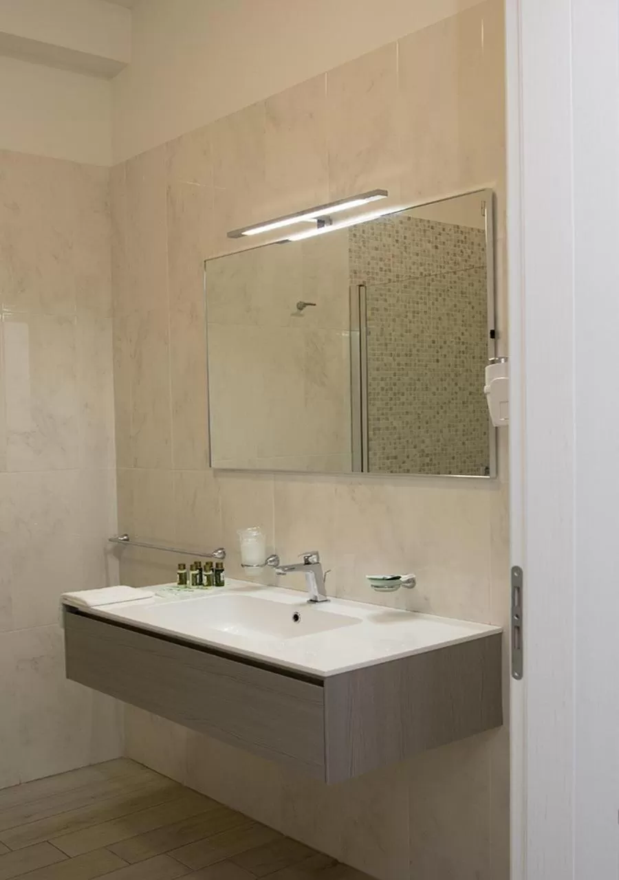 Bathroom in Hotel Aurora