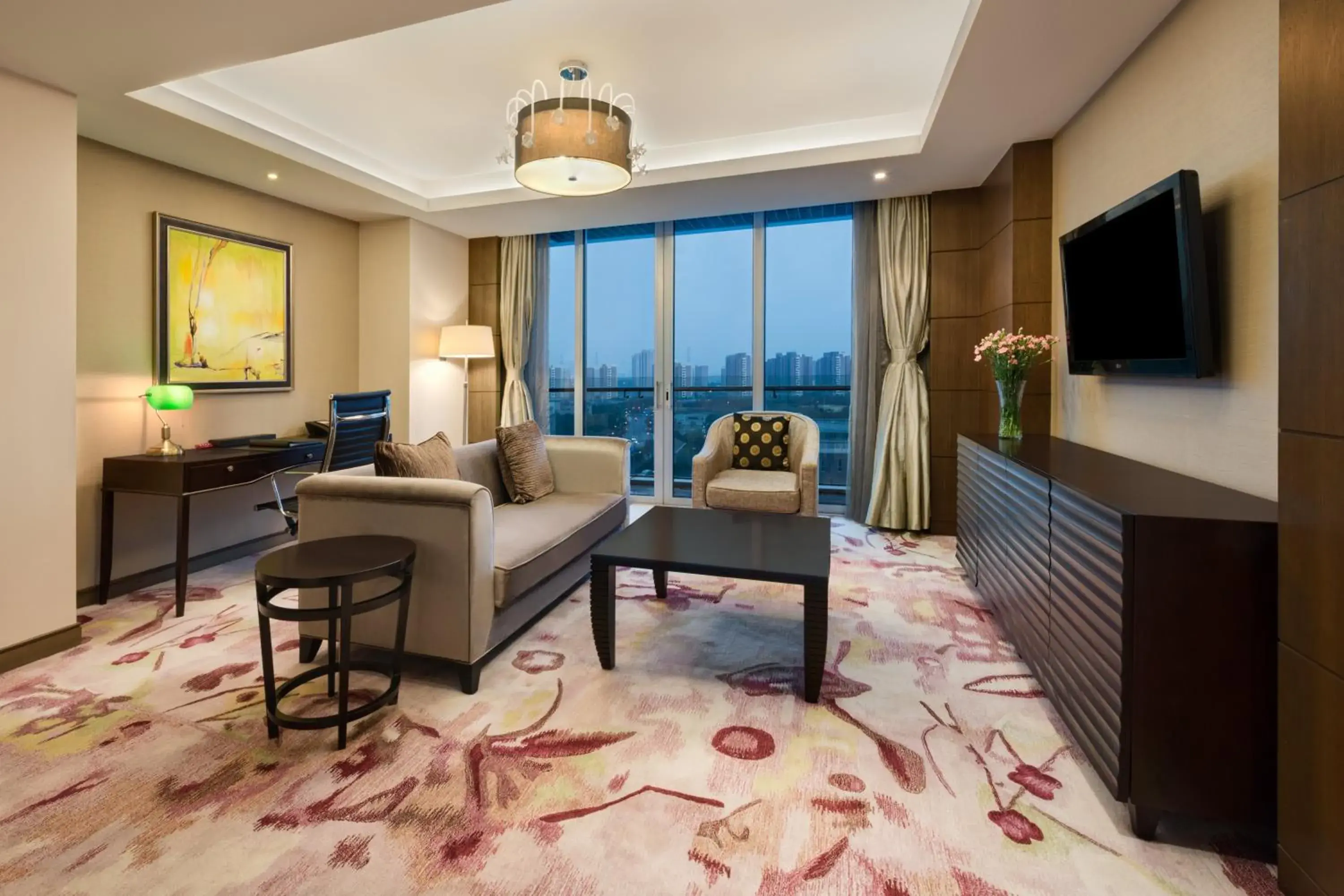 Bedroom in Crowne Plaza Shanghai Xiayang Lake, an IHG Hotel