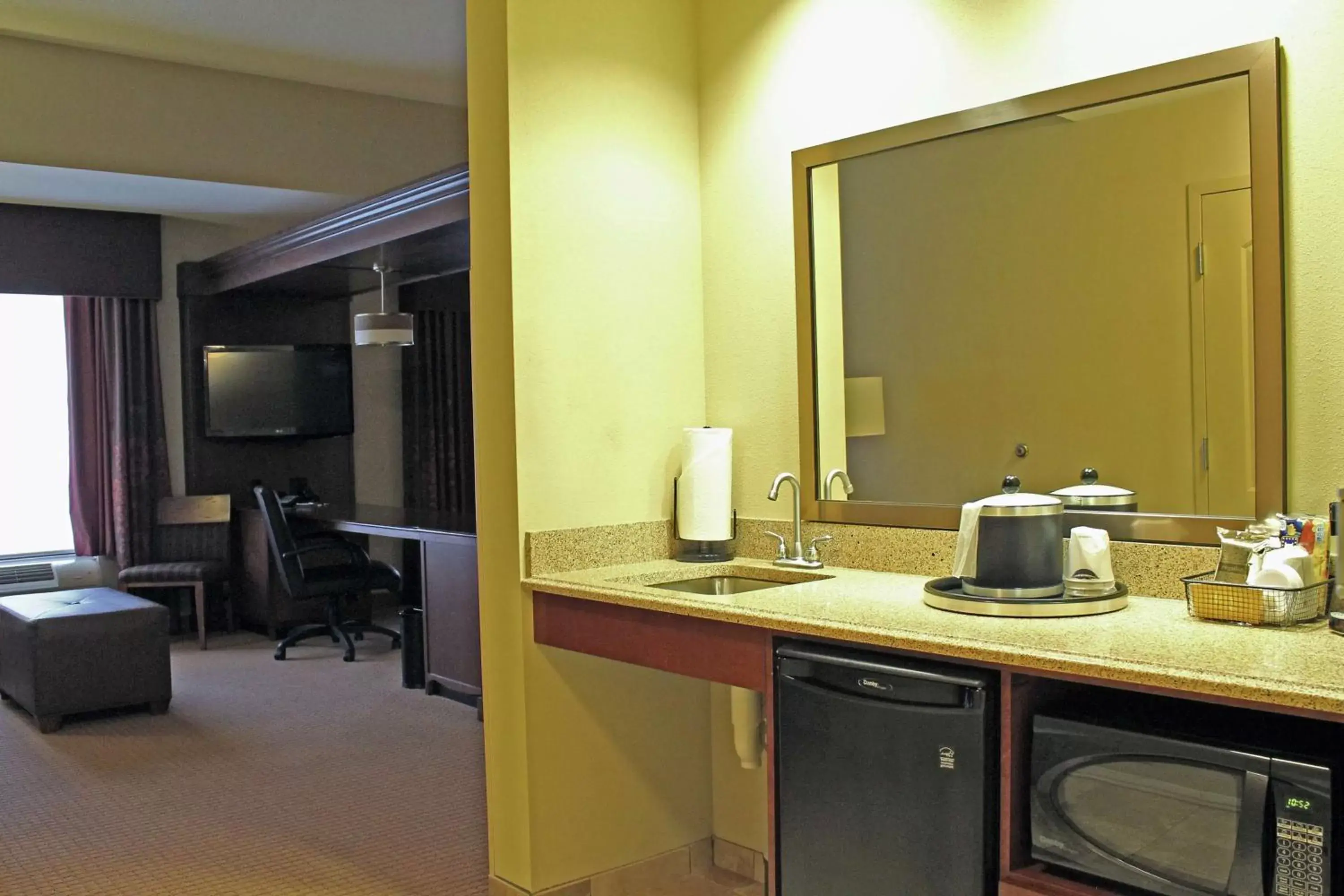 Bedroom, Bathroom in Hampton Inn & Suites - Saint Louis South Interstate 55