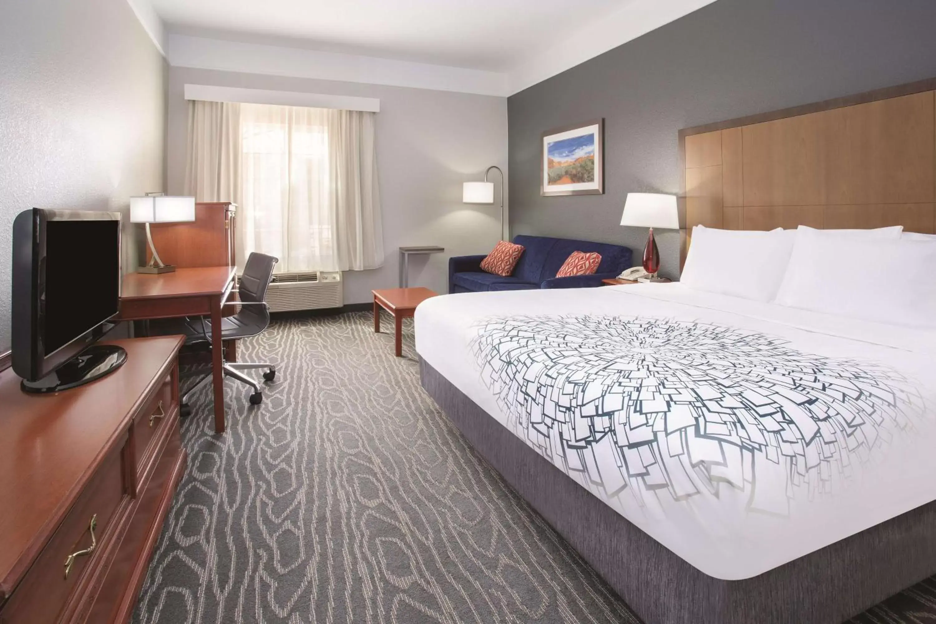 Photo of the whole room, Bed in La Quinta by Wyndham Gallup Photo of the whole room, Bed in La Quinta by Wyndham Gallup