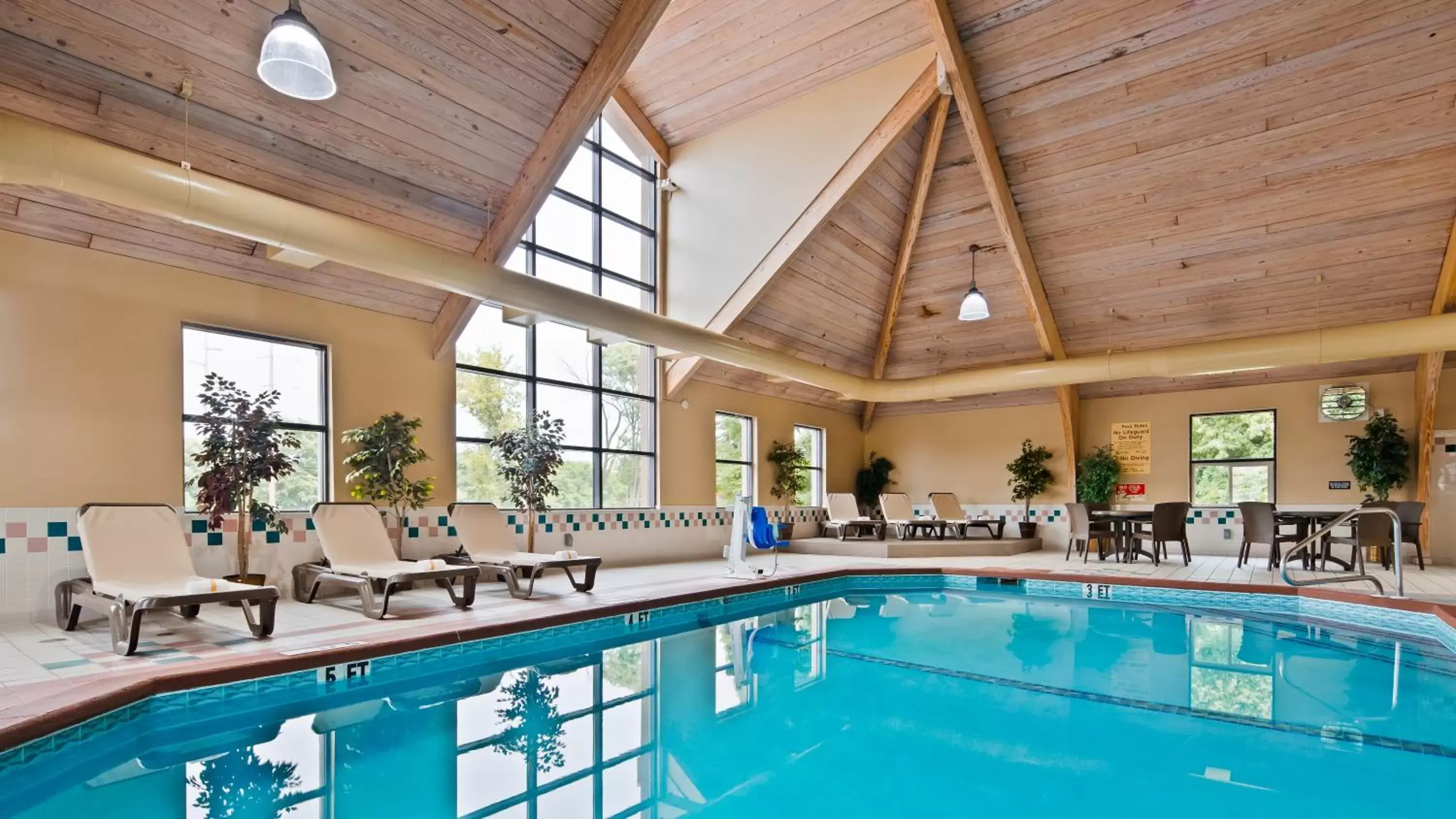 Swimming Pool in Best Western Executive Inn