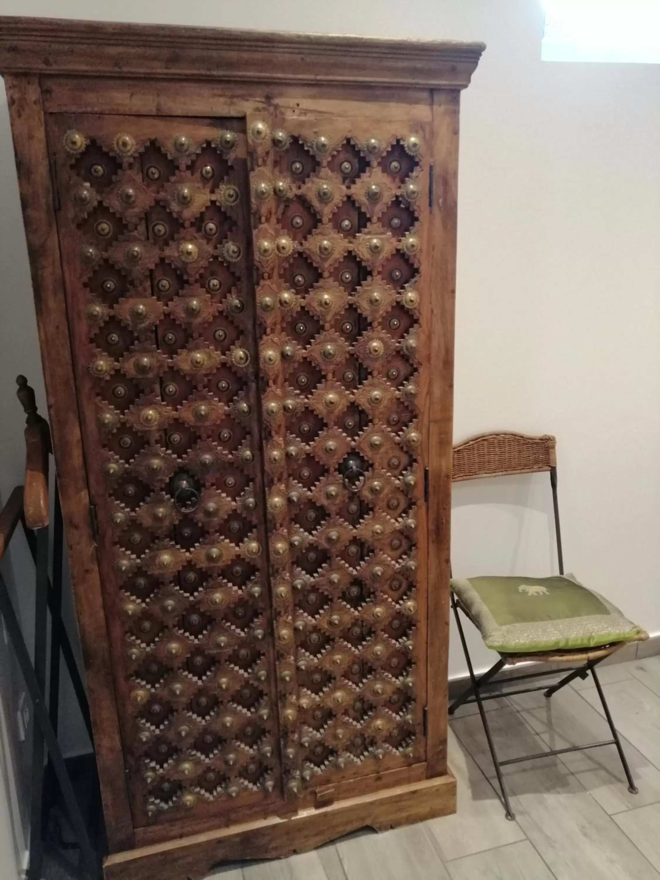 wardrobe, Seating Area in Chambres et Tables d'hôtes du Puits d'Athie