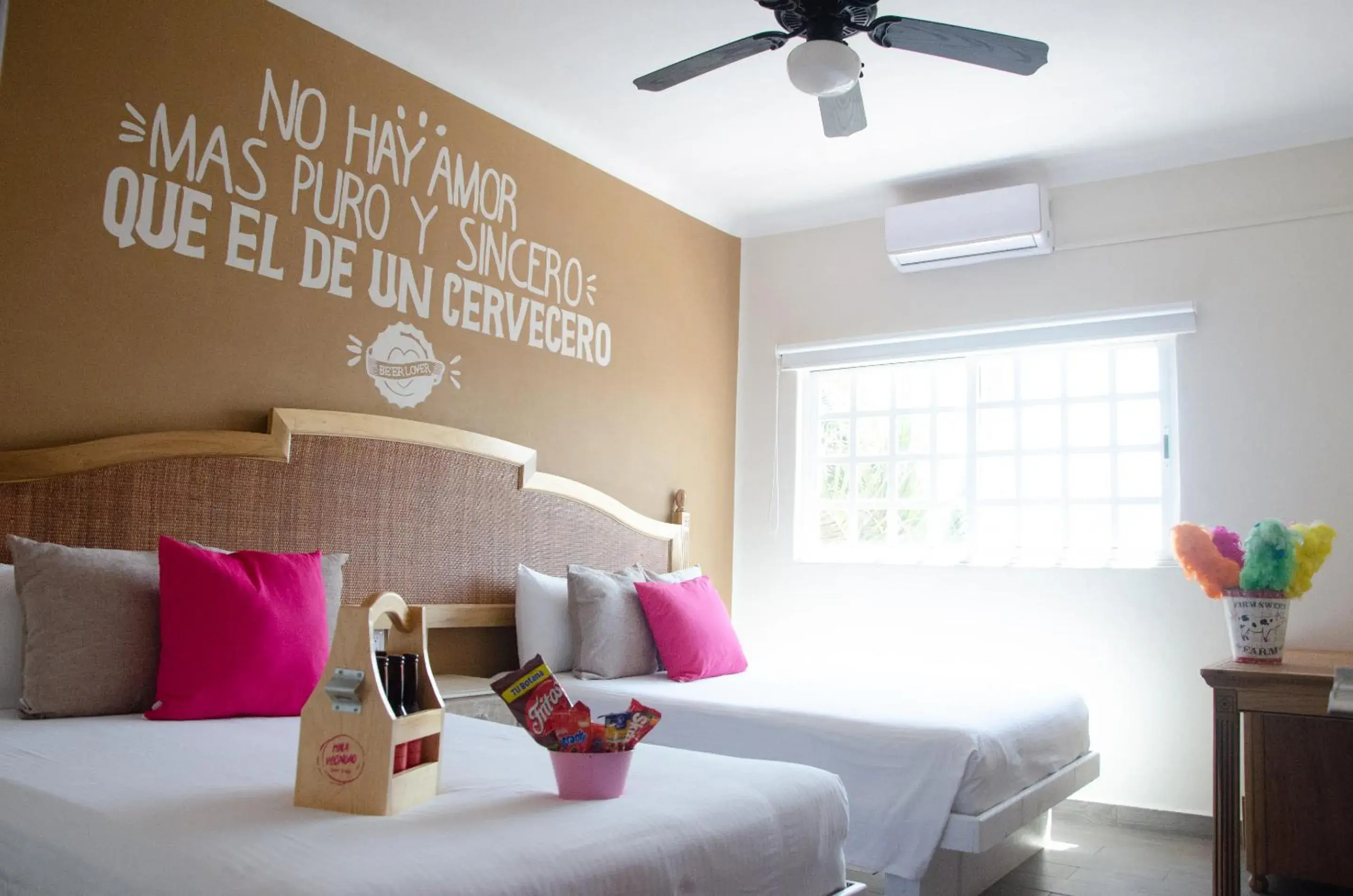 Bedroom, Bed in Mala Vecindad Playa Beer Hotel
