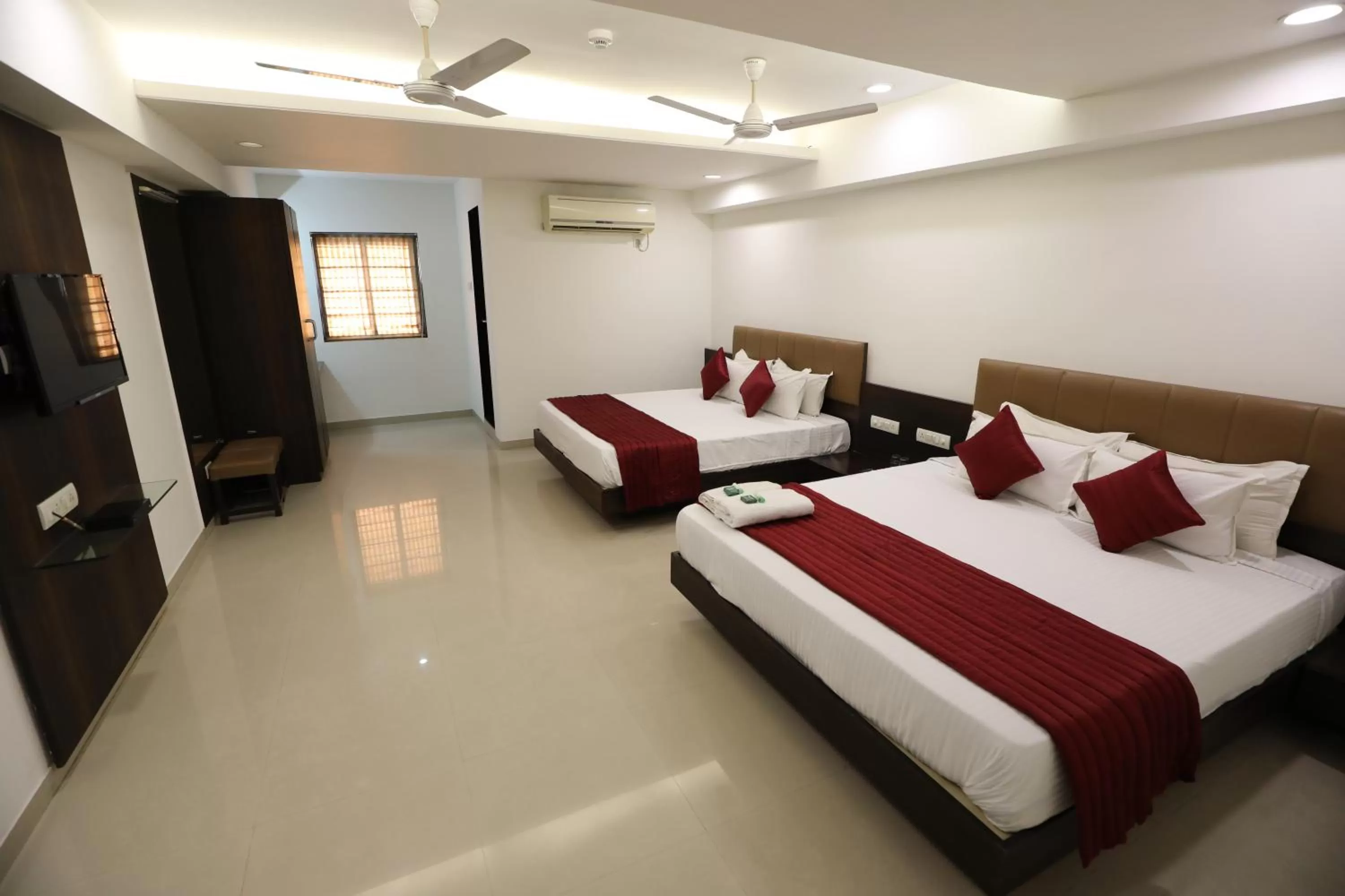 Quadruple Room - single occupancy in Hotel Shagun, Piplod City Centre Surat