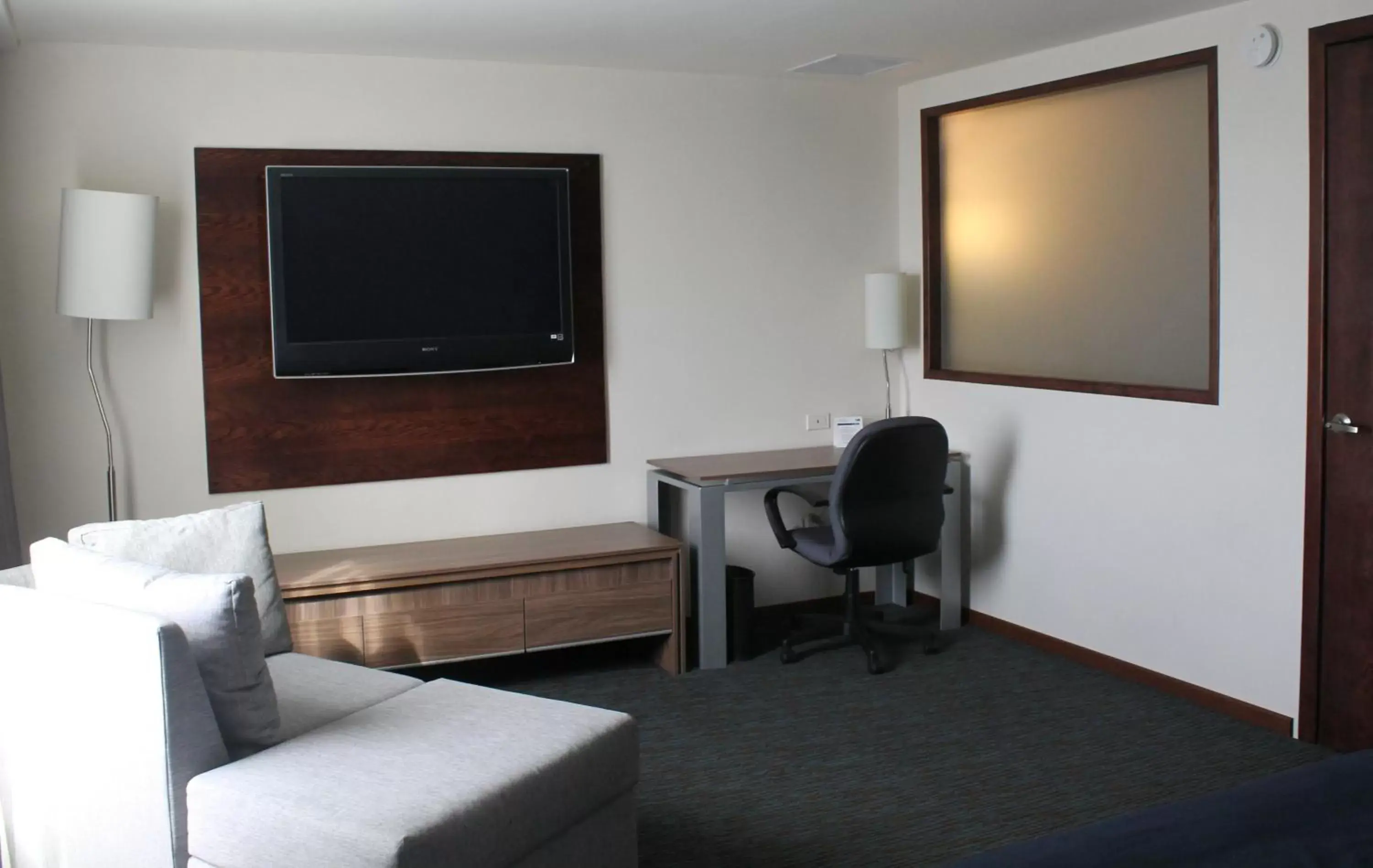 Photo of the whole room, TV/Entertainment Center in Holiday Inn Express Culiacan, an IHG Hotel