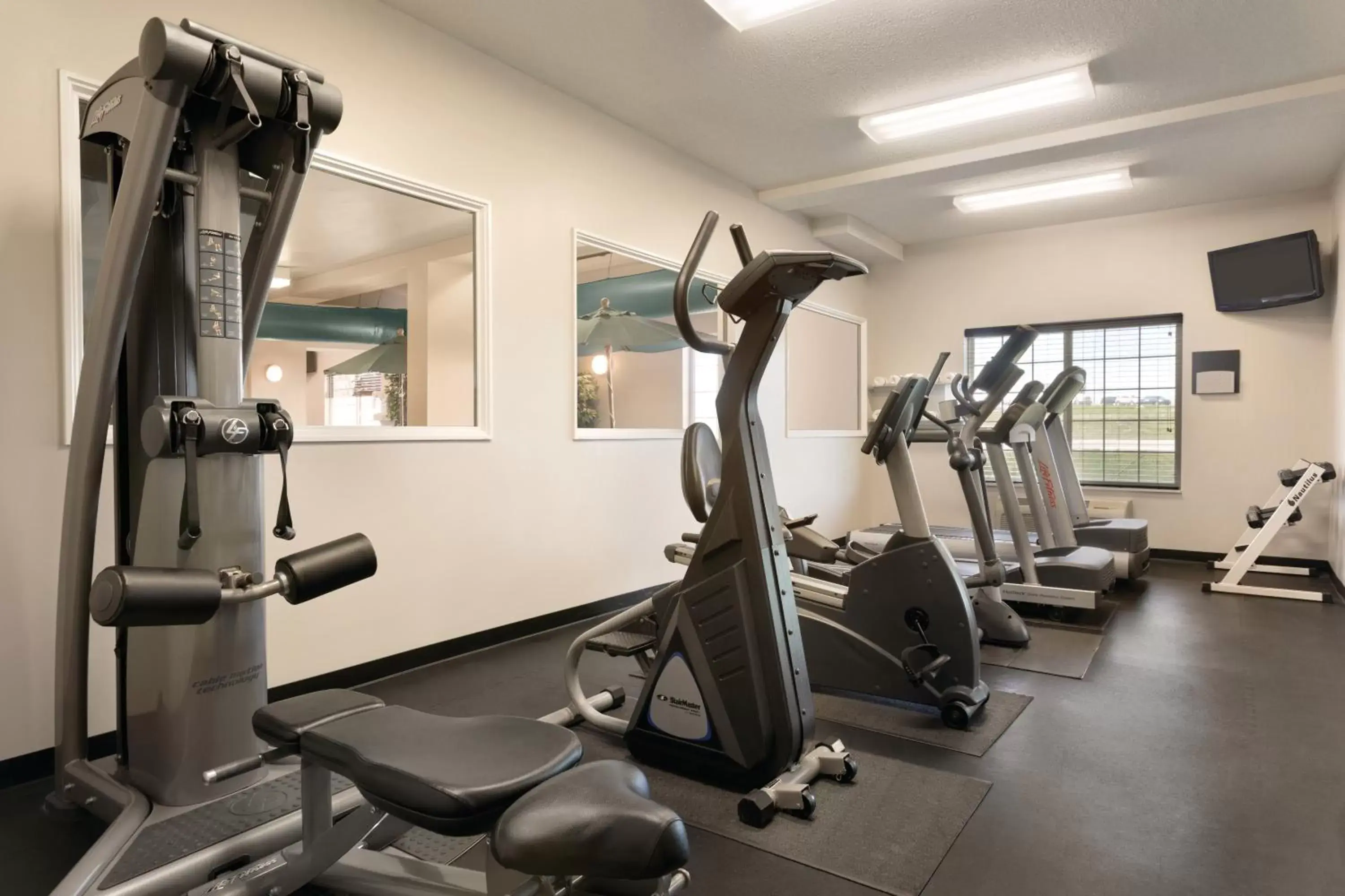 Fitness centre/facilities, Fitness Center/Facilities in Country Inn & Suites by Radisson, Indianapolis Airport South, IN