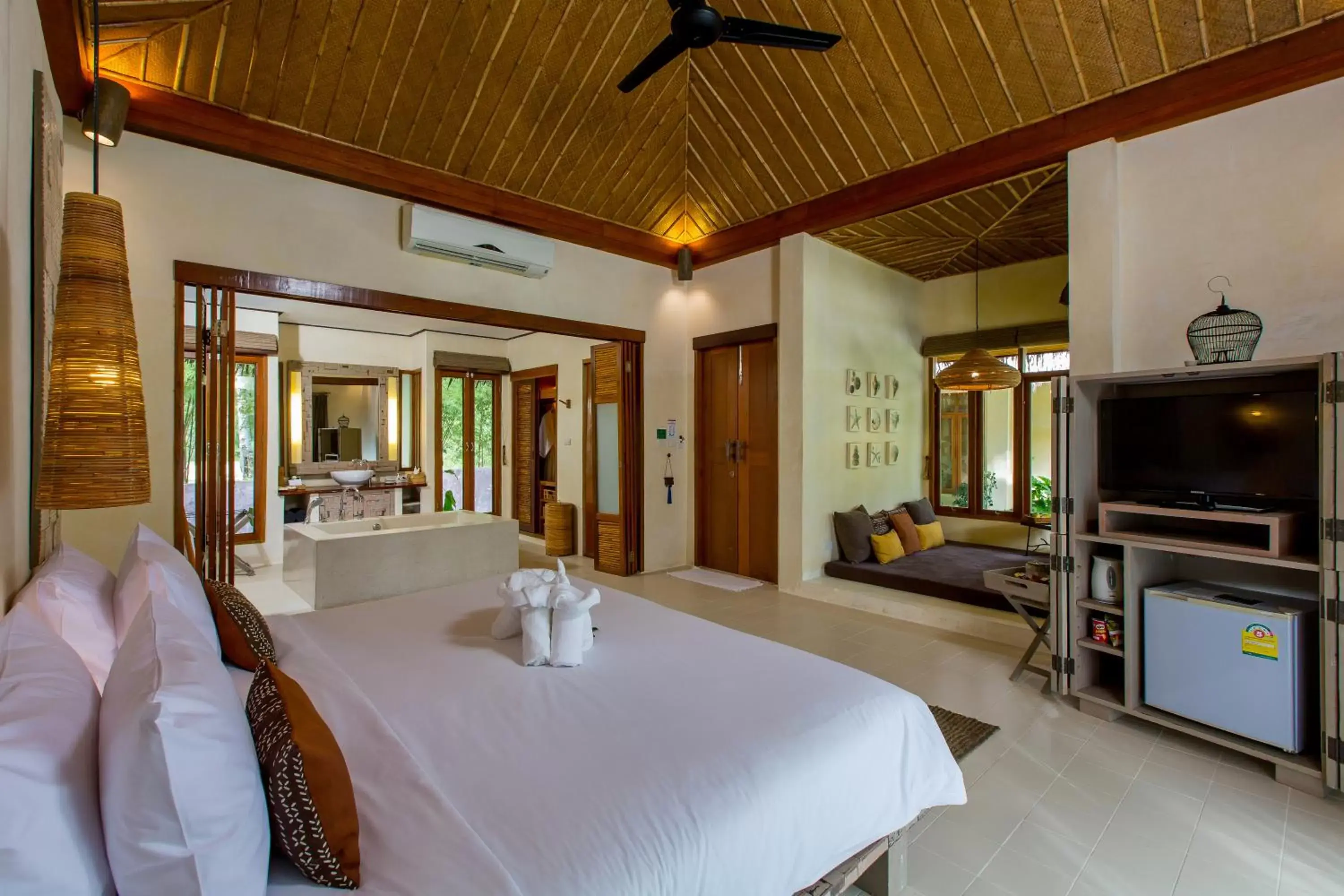 Bed in Bangsak Village - Adults Only - SHA Extra Plus Bed in Bangsak Village - Adults Only - SHA Extra Plus