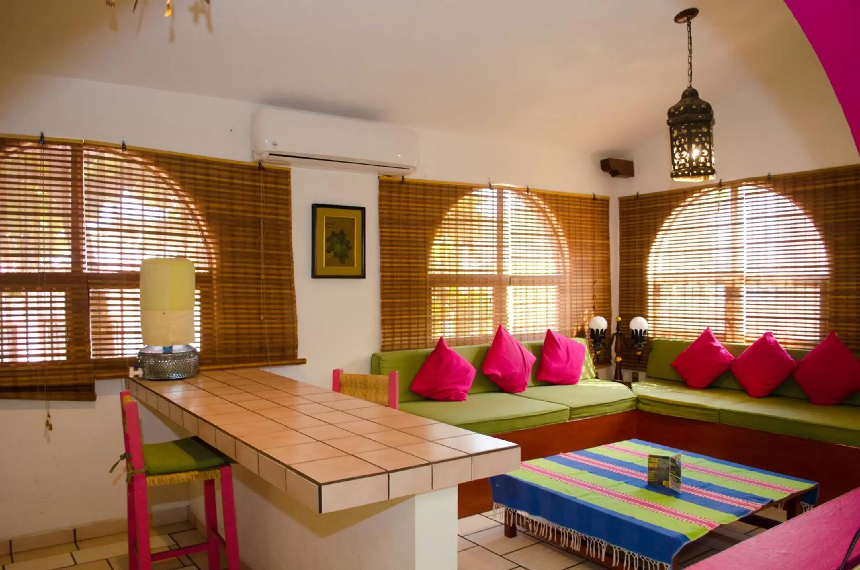 Kitchen or kitchenette, Seating Area in Hotel Casa Alvarada