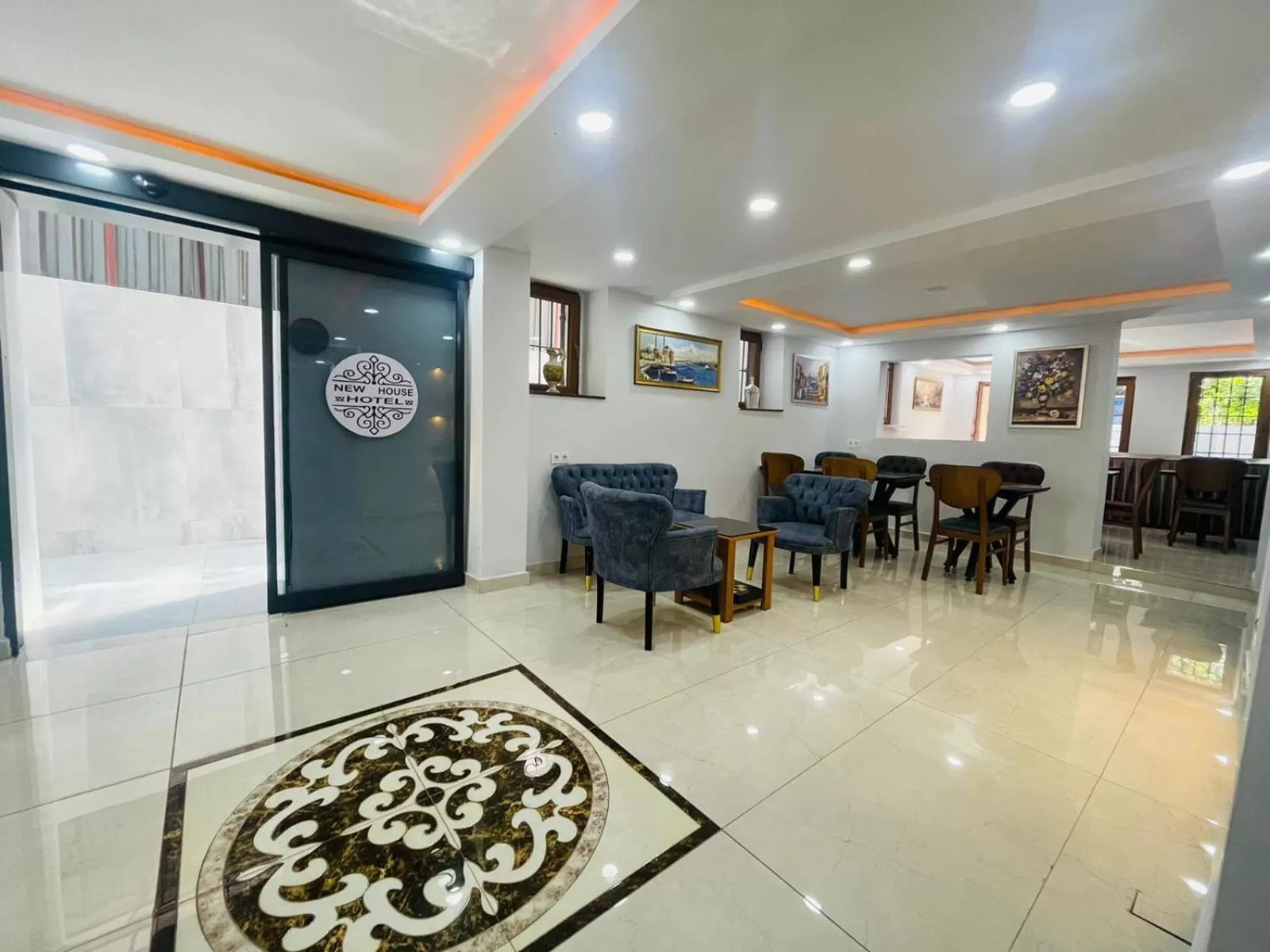 Lobby or reception in Hotel New House