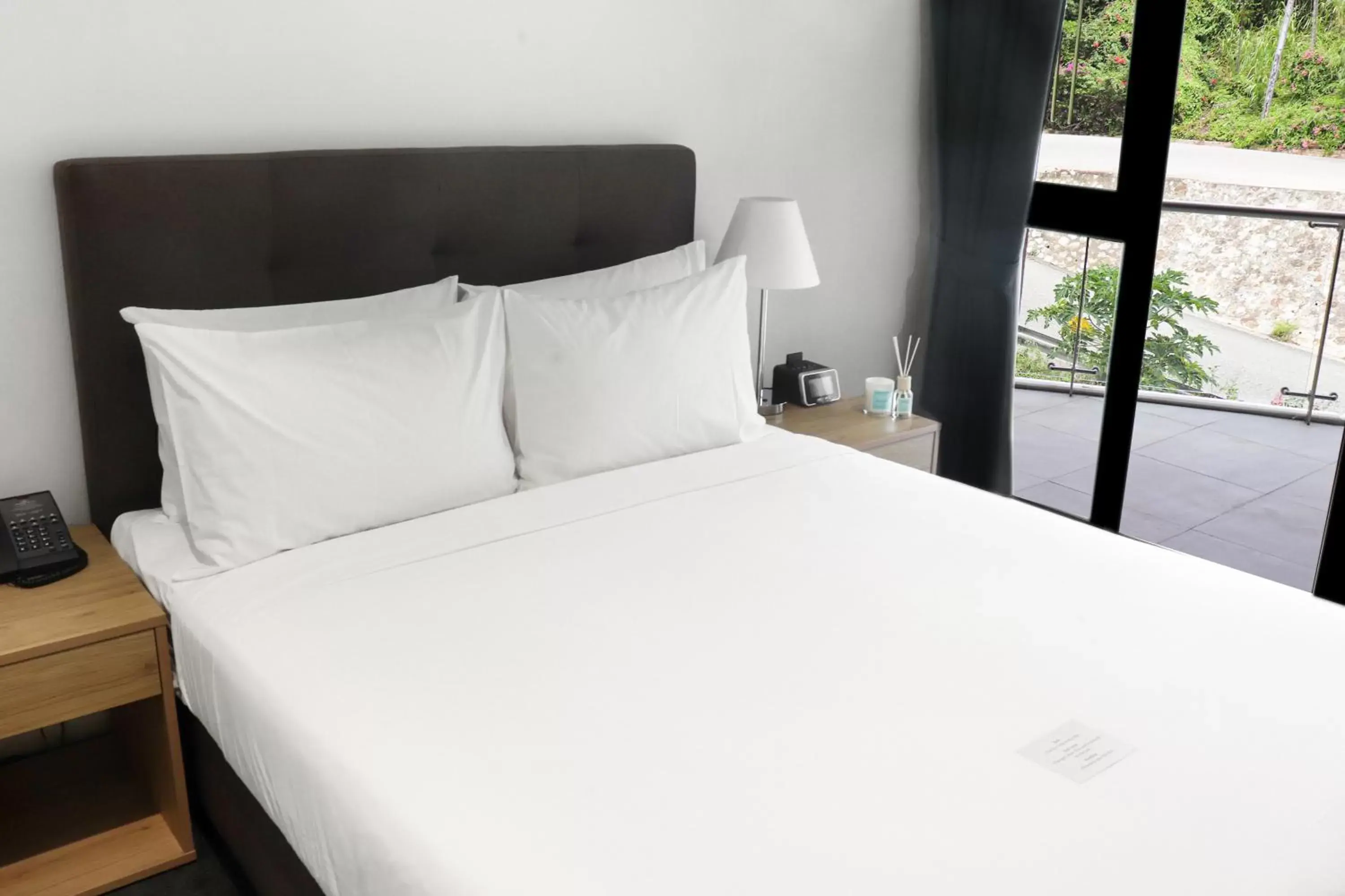 Bed in Crowne Plaza Residences Port Moresby, an IHG Hotel