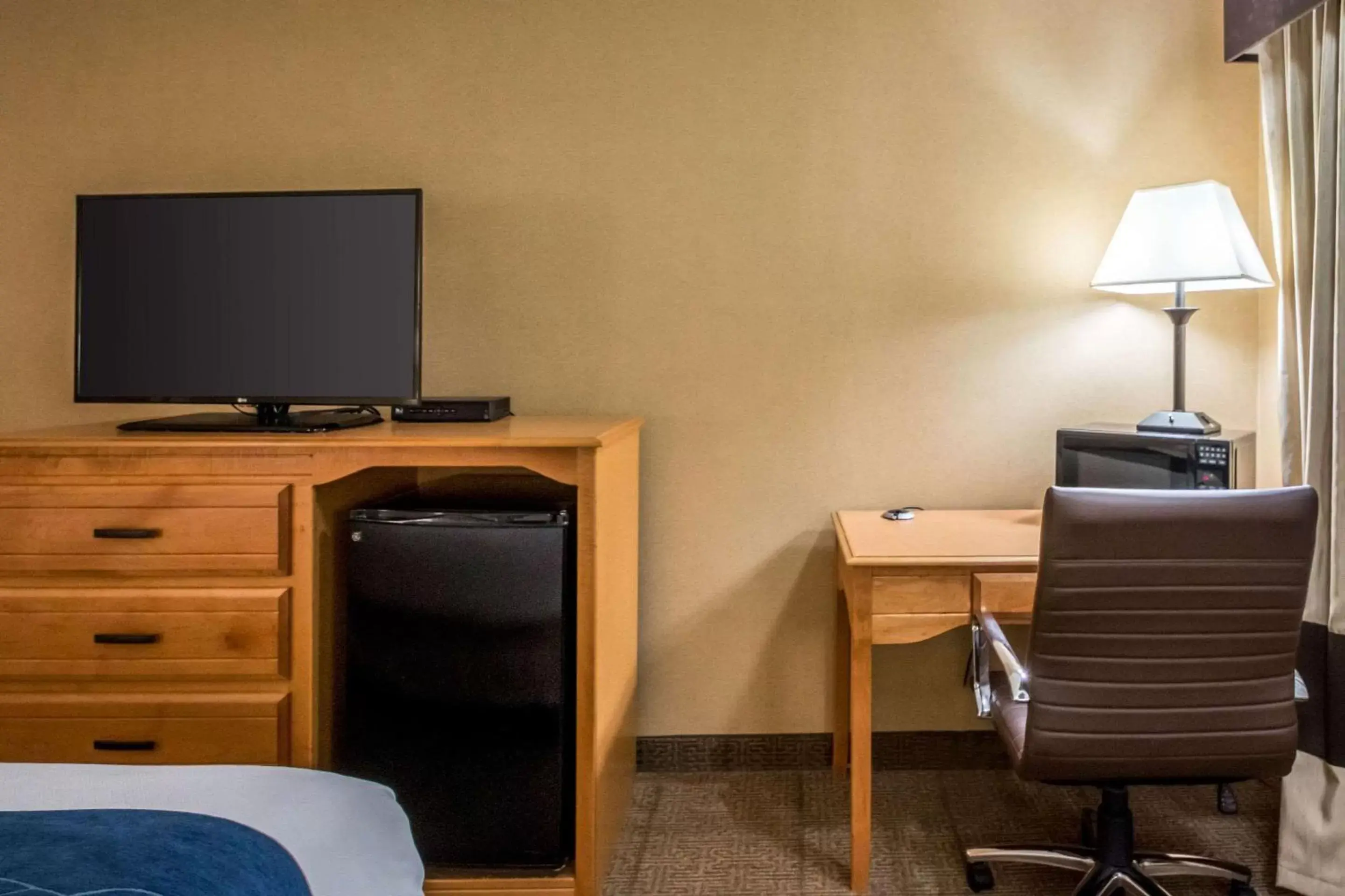 Photo of the whole room, TV/Entertainment Center in Comfort Inn Green River National Park Area