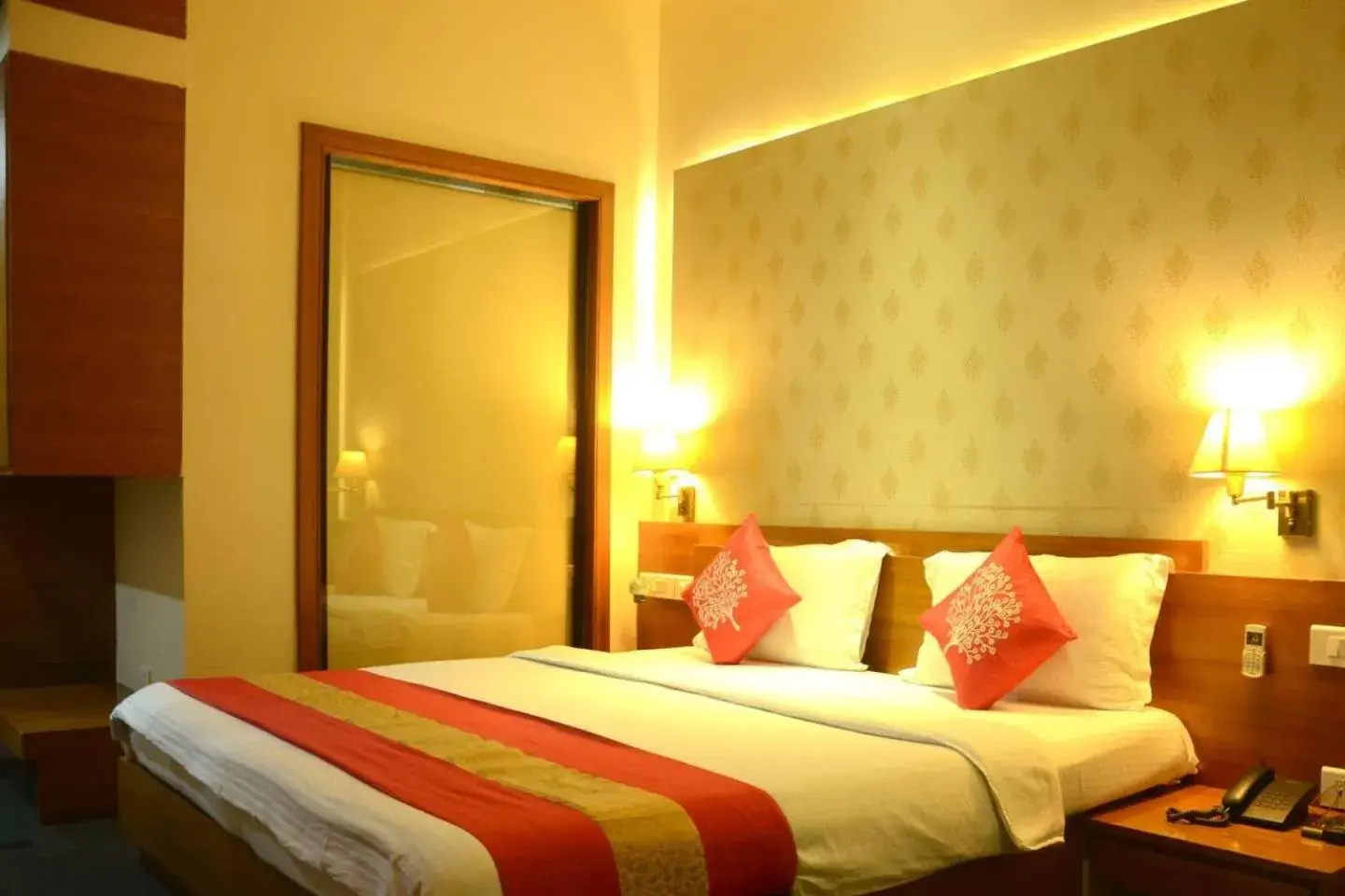 Bedroom, Bed in Hotel Shalimar Palace Bedroom, Bed in Hotel Shalimar Palace