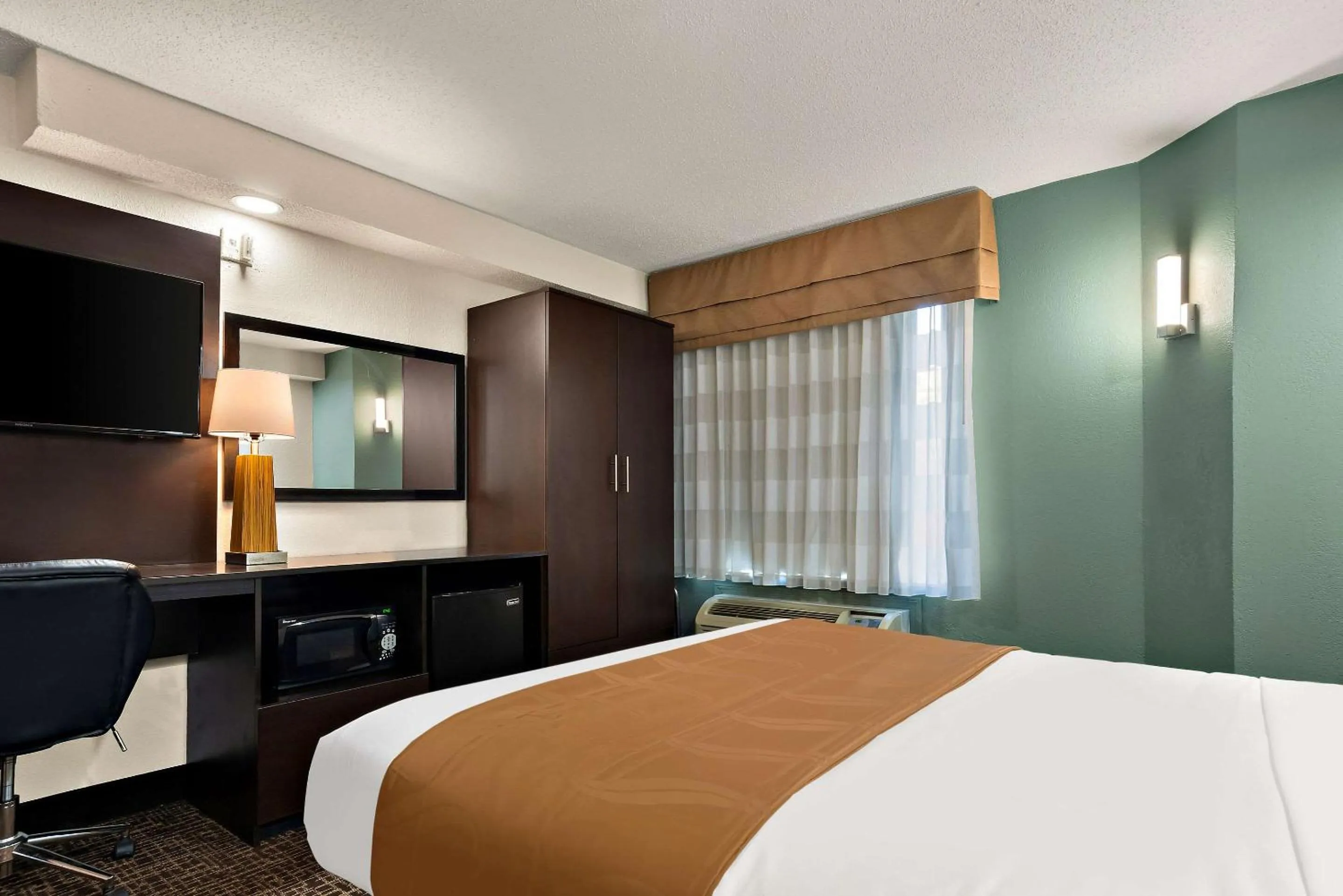 Bedroom, Bed in Quality Inn Memphis Northeast near I-40