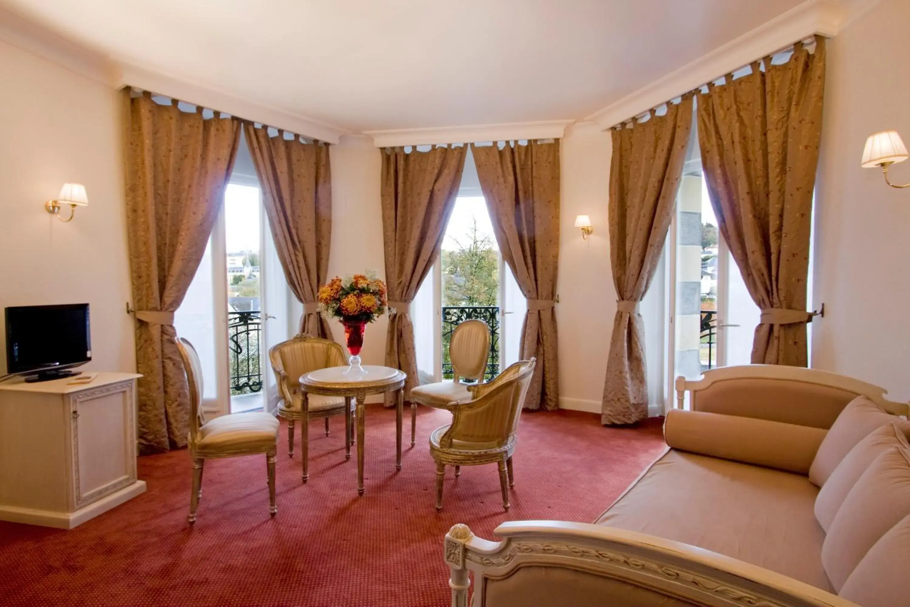 Bedroom, Seating Area in Grand Hôtel Moderne