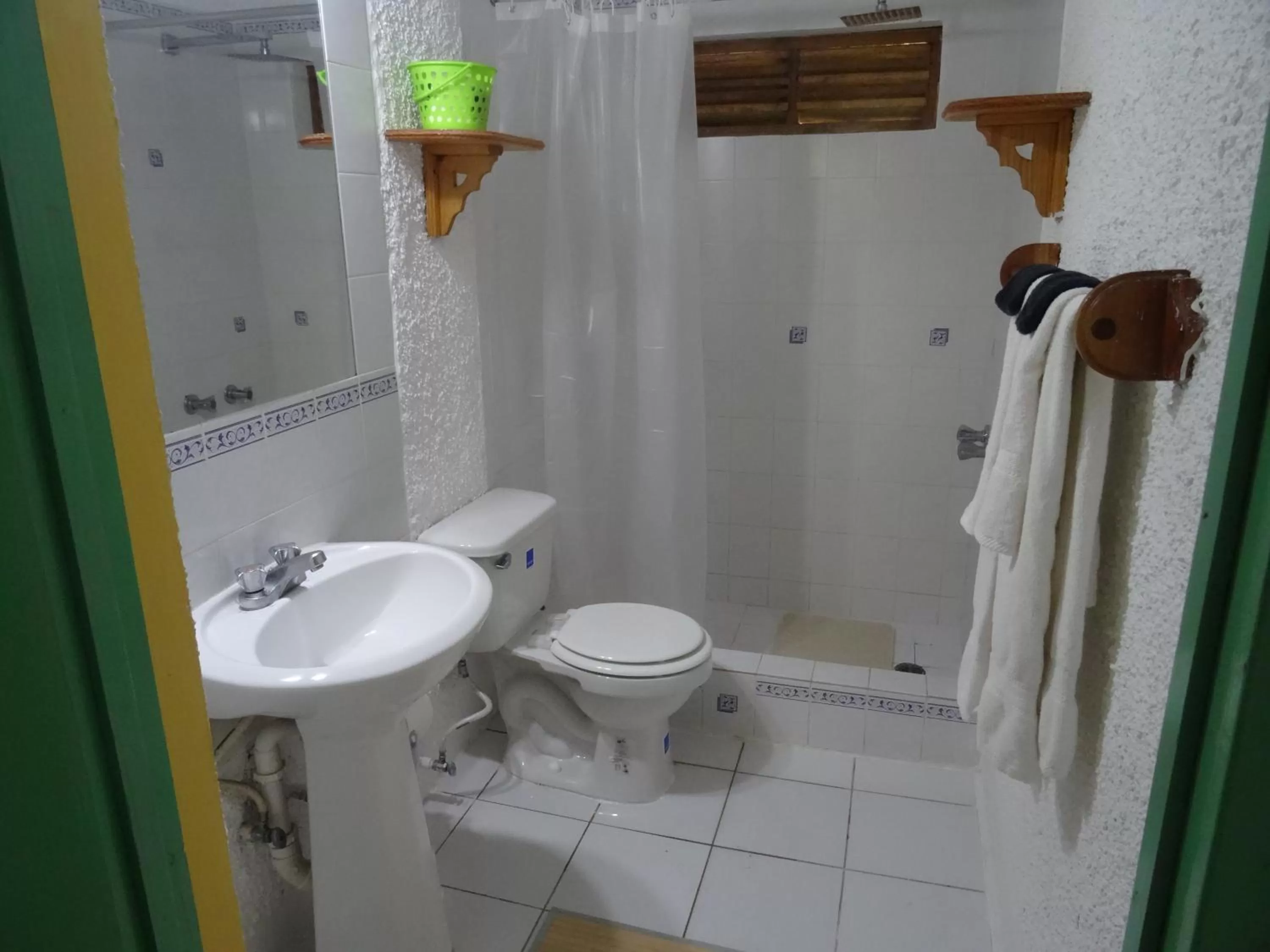 Shower, Bathroom in Lighthouse Inn 2