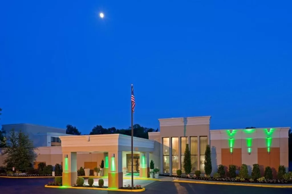 Property building in Armoni Inn & Suites