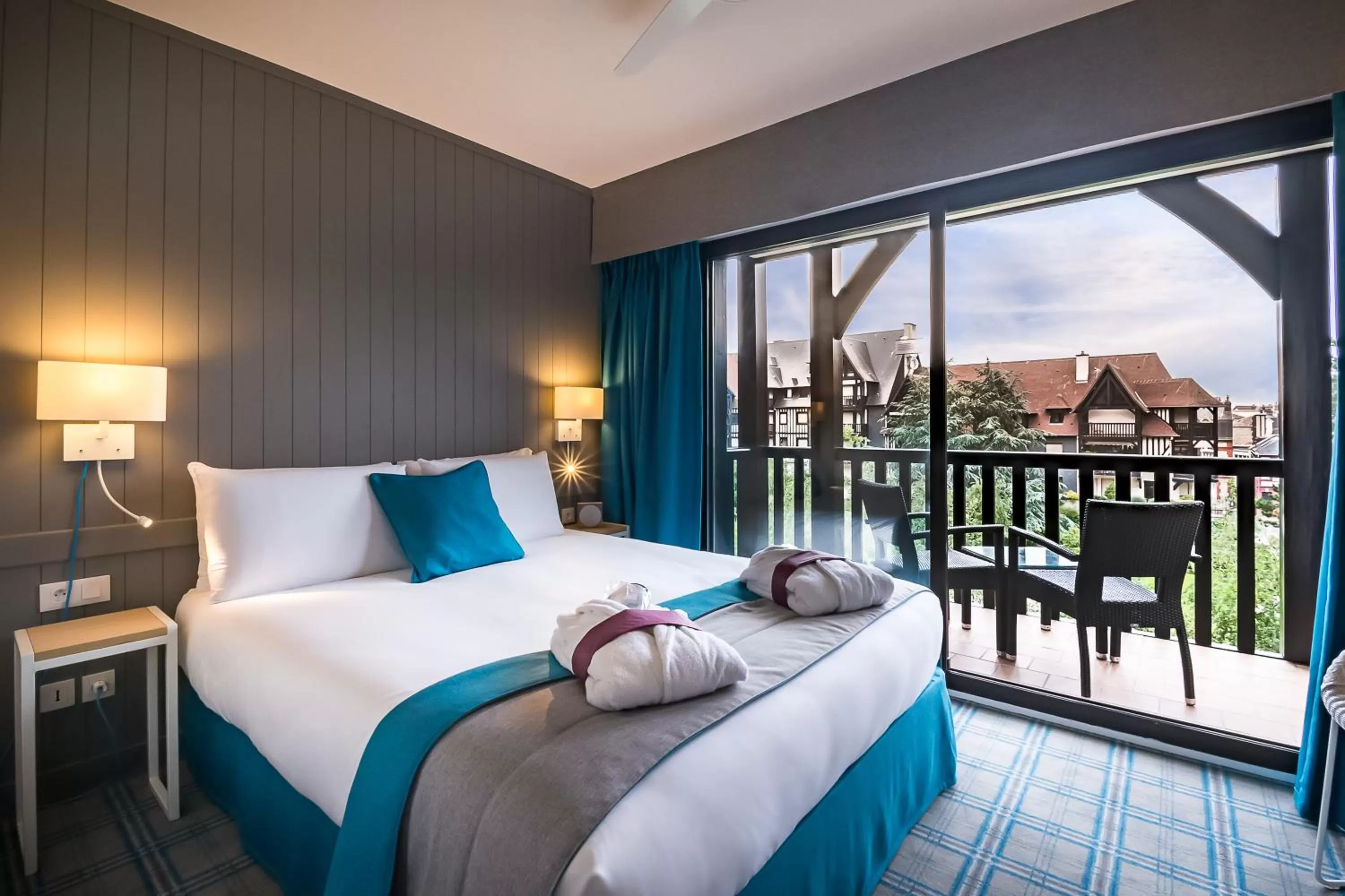 Day, Bed in Mercure Deauville Centre