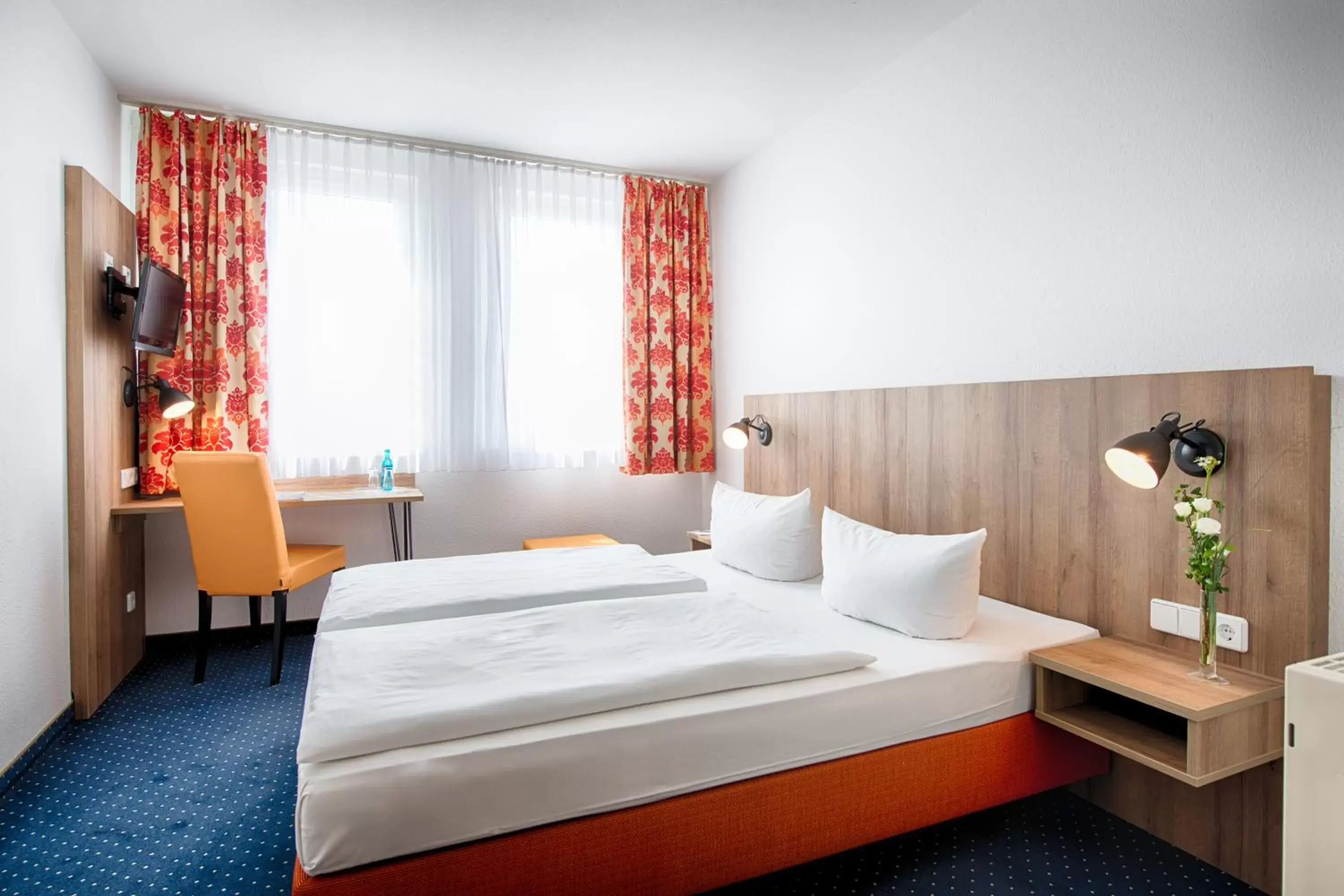 Photo of the whole room, Bed in ACHAT Hotel Dresden Altstadt