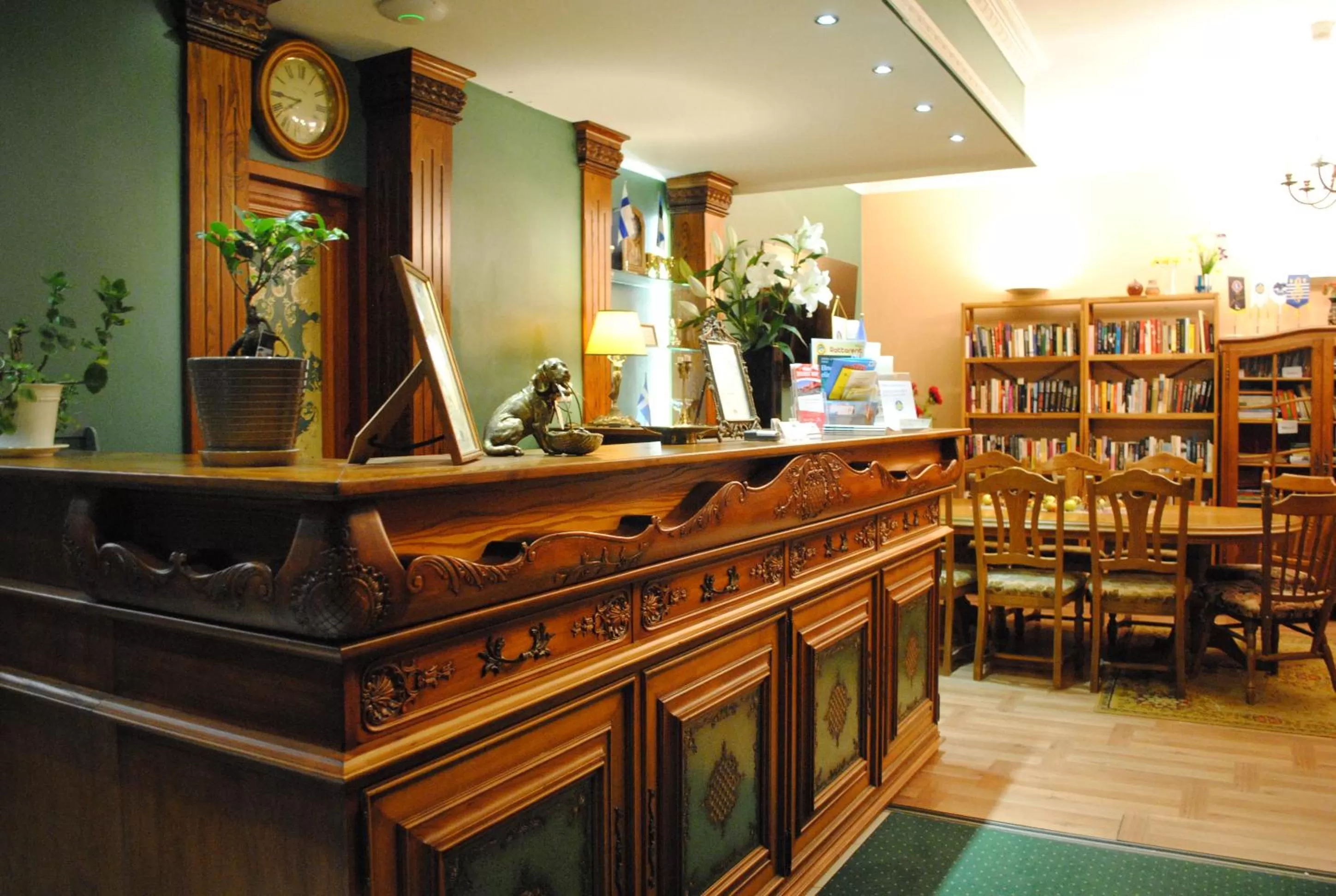 Communal lounge/ TV room in Alex Maja