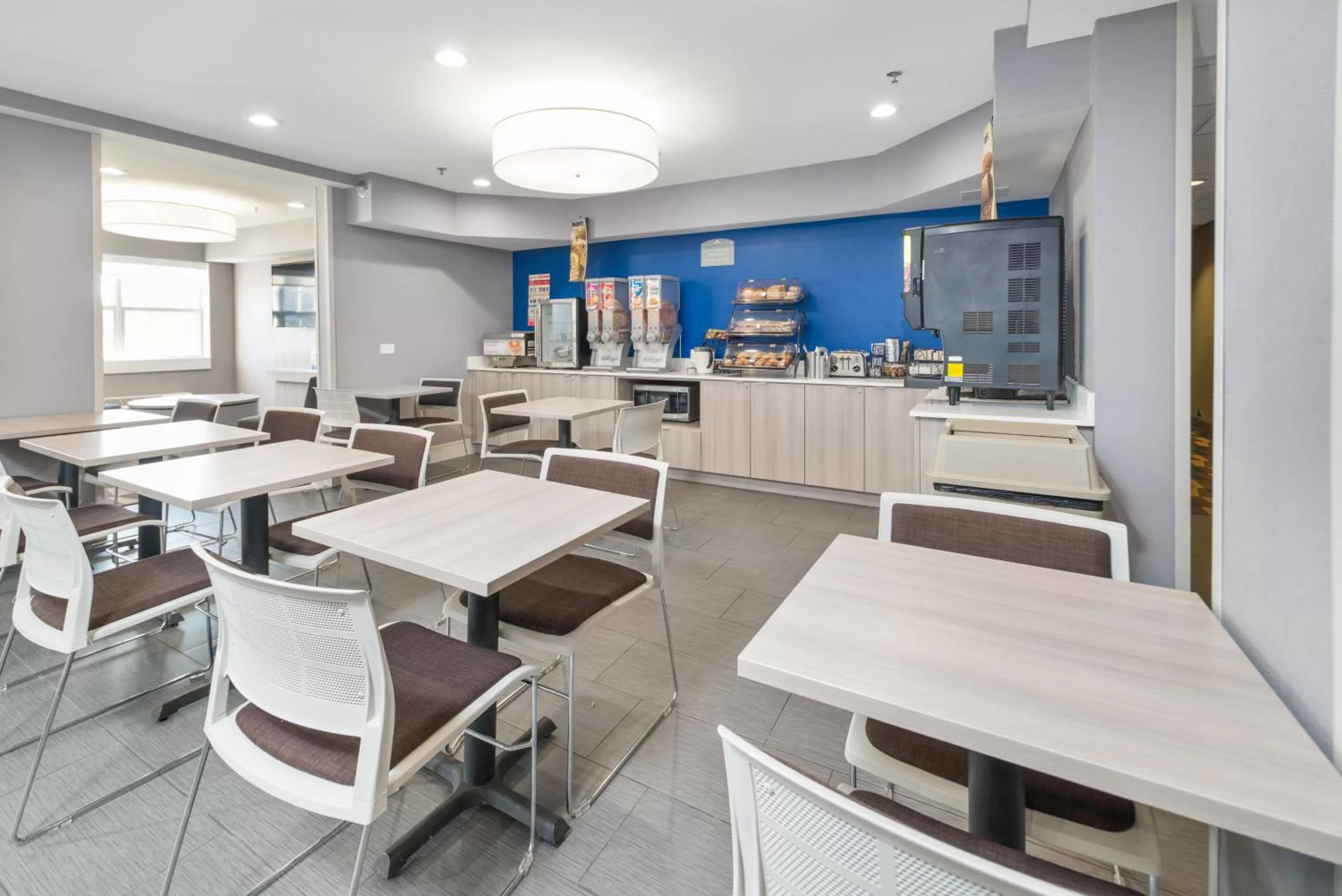 Coffee/tea facilities in Microtel Inn & Suites by Wyndham Bethel/Danbury