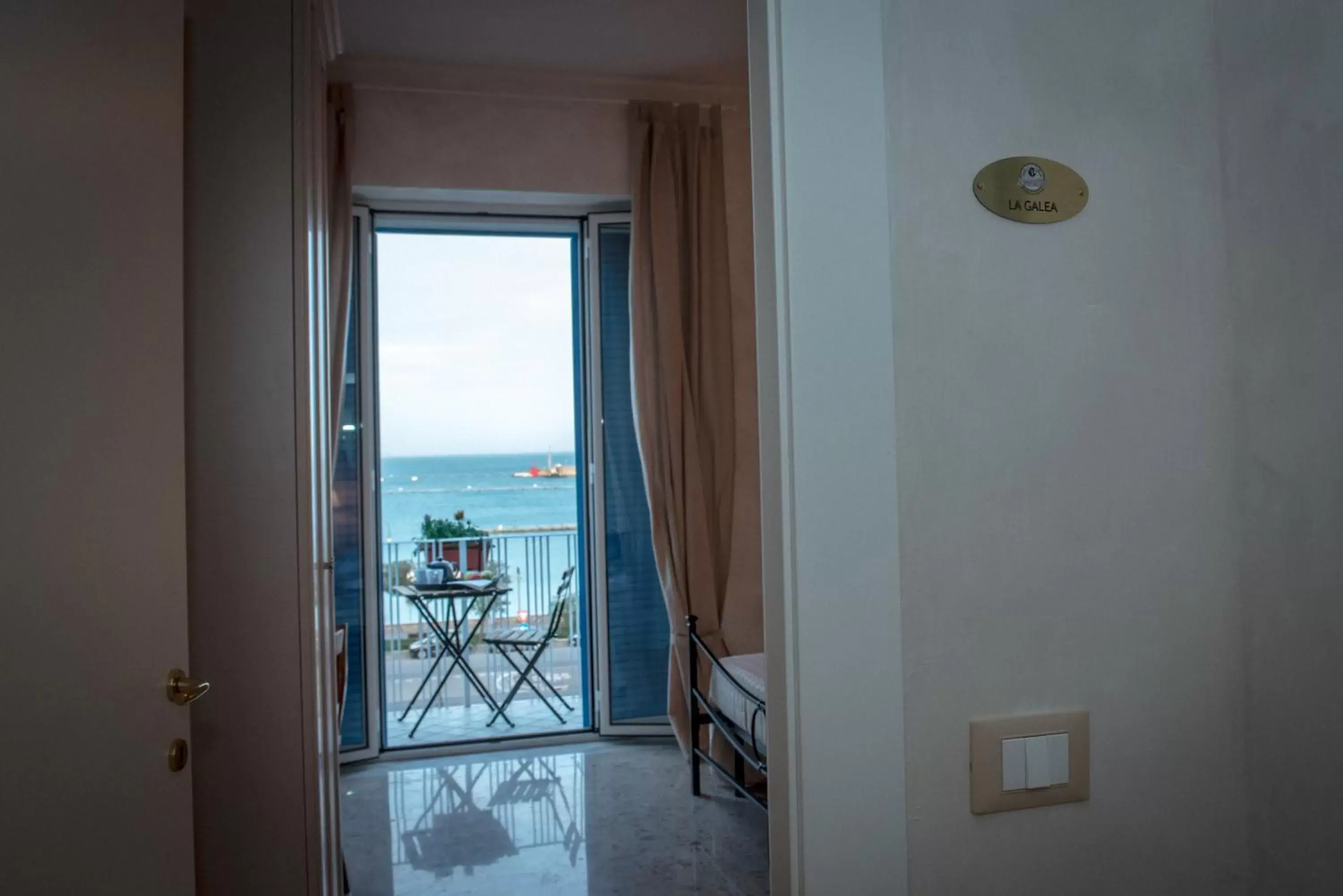 Bedroom, Sea View in La dimora di Caboto B&B