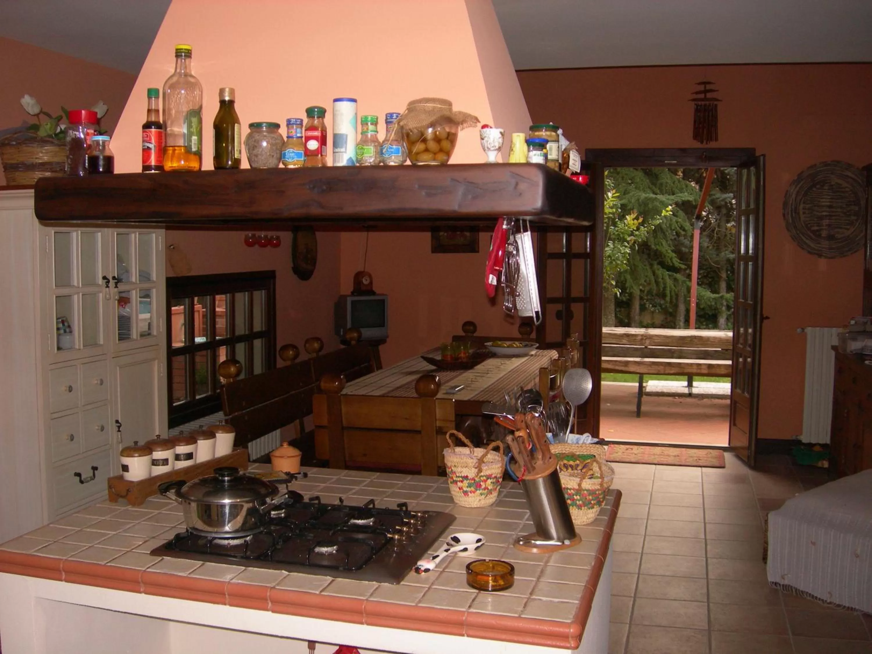 Decorative detail, Kitchen/Kitchenette in B&B Rollo Garden