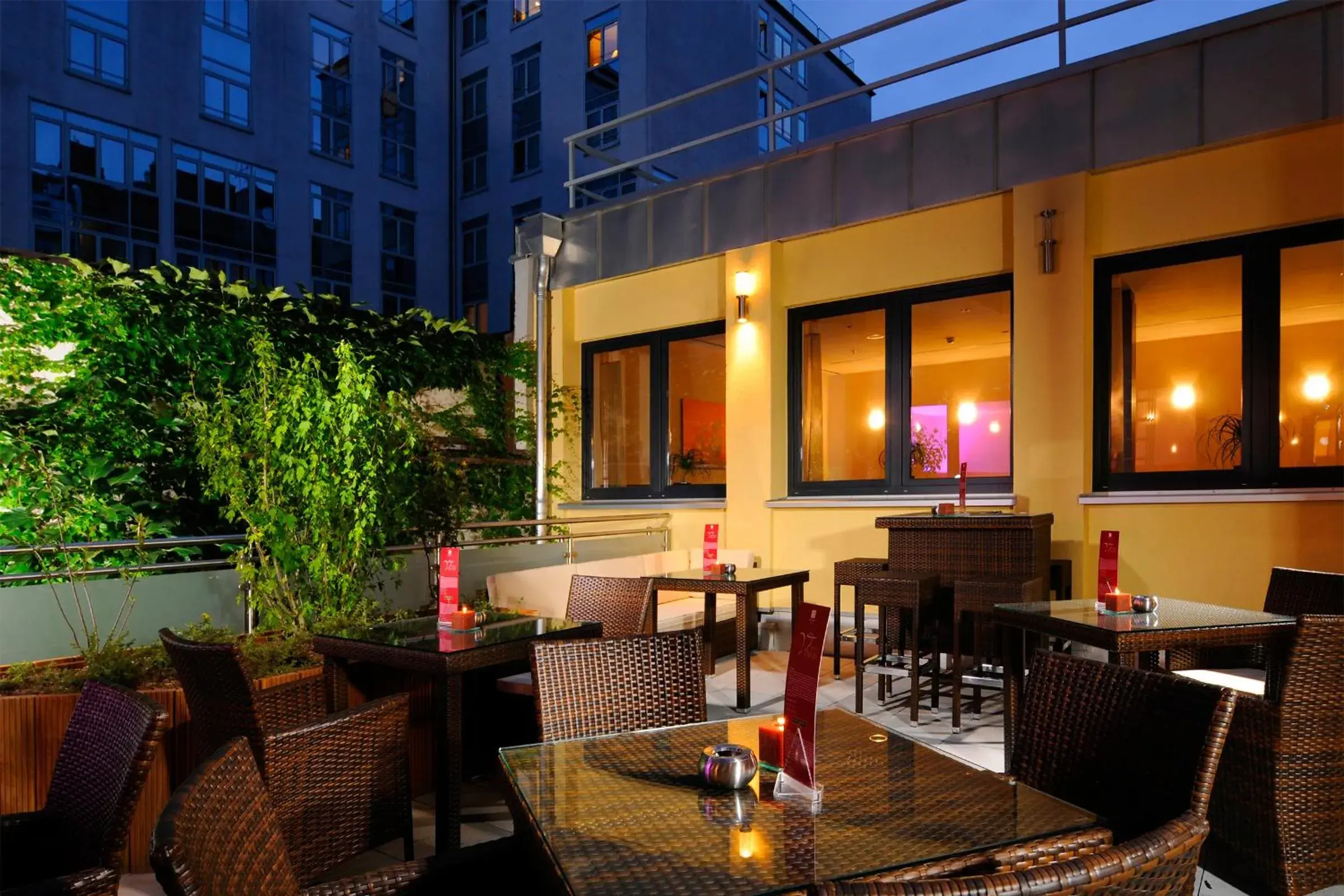 Balcony/Terrace, Restaurant/Places to Eat in Leonardo Hotel München City Center