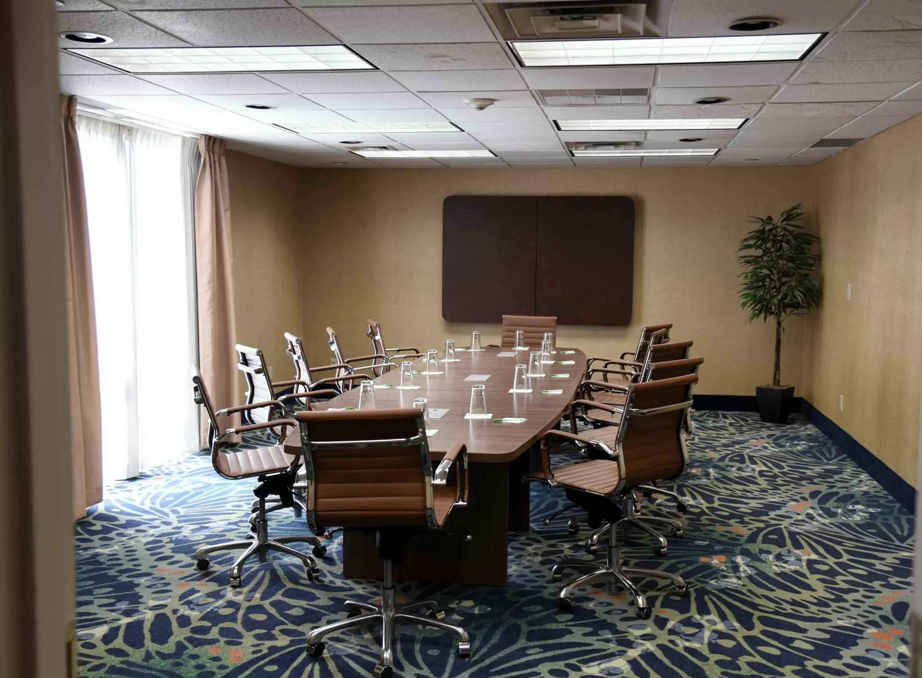 Meeting/conference room in Holiday Inn Akron-West, an IHG Hotel