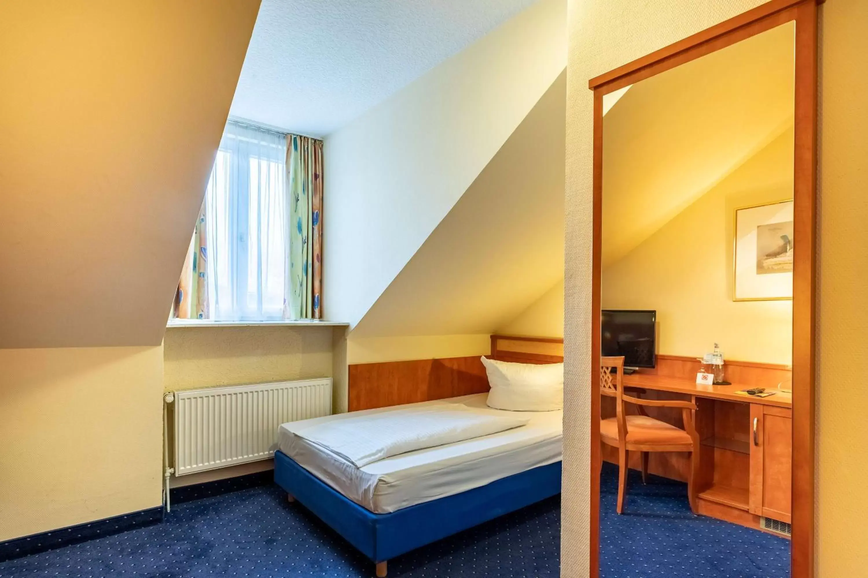 Bedroom, Bed in Best Western Waldhotel Eskeshof