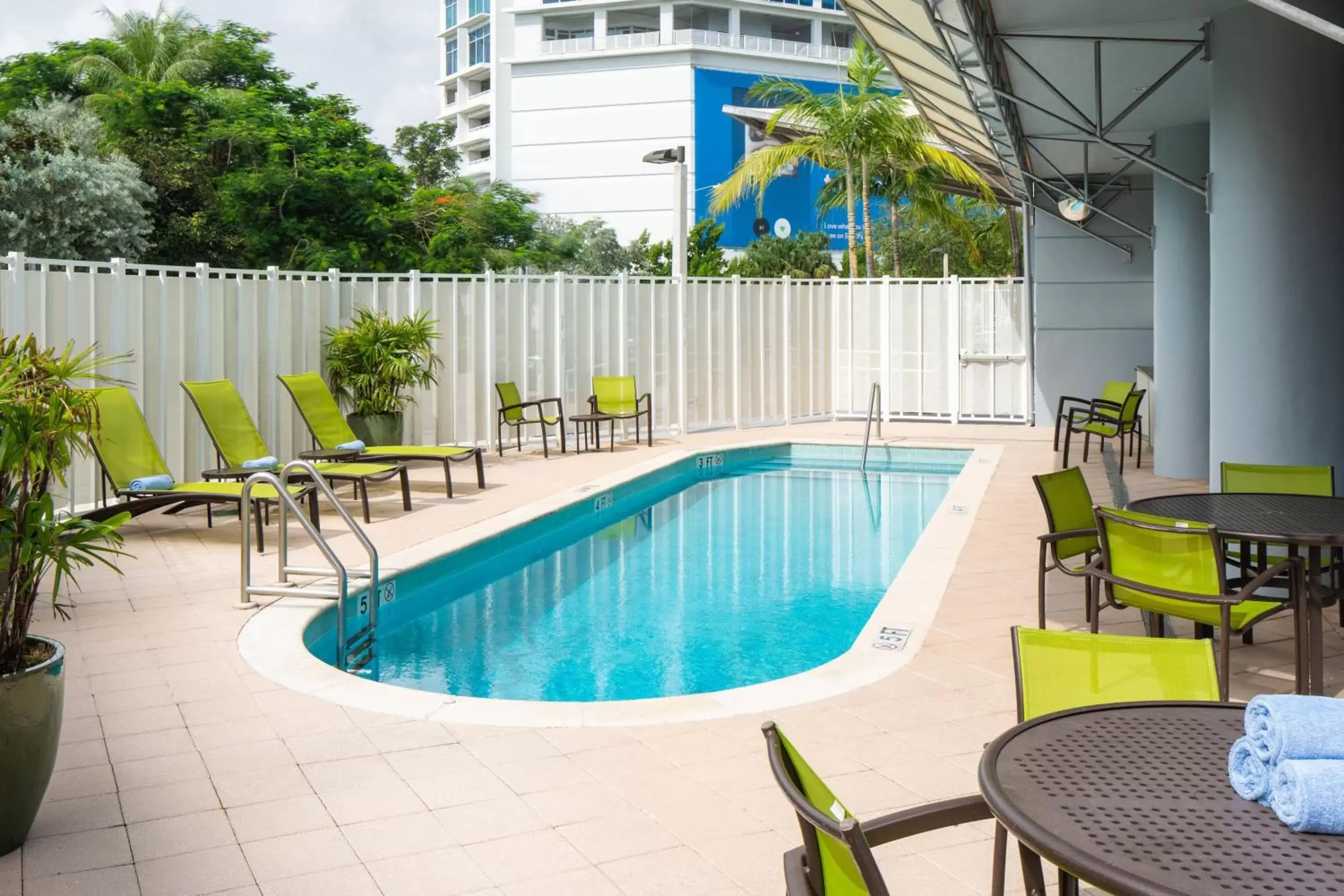 Swimming Pool in SpringHill Suites Miami Downtown/Medical Center