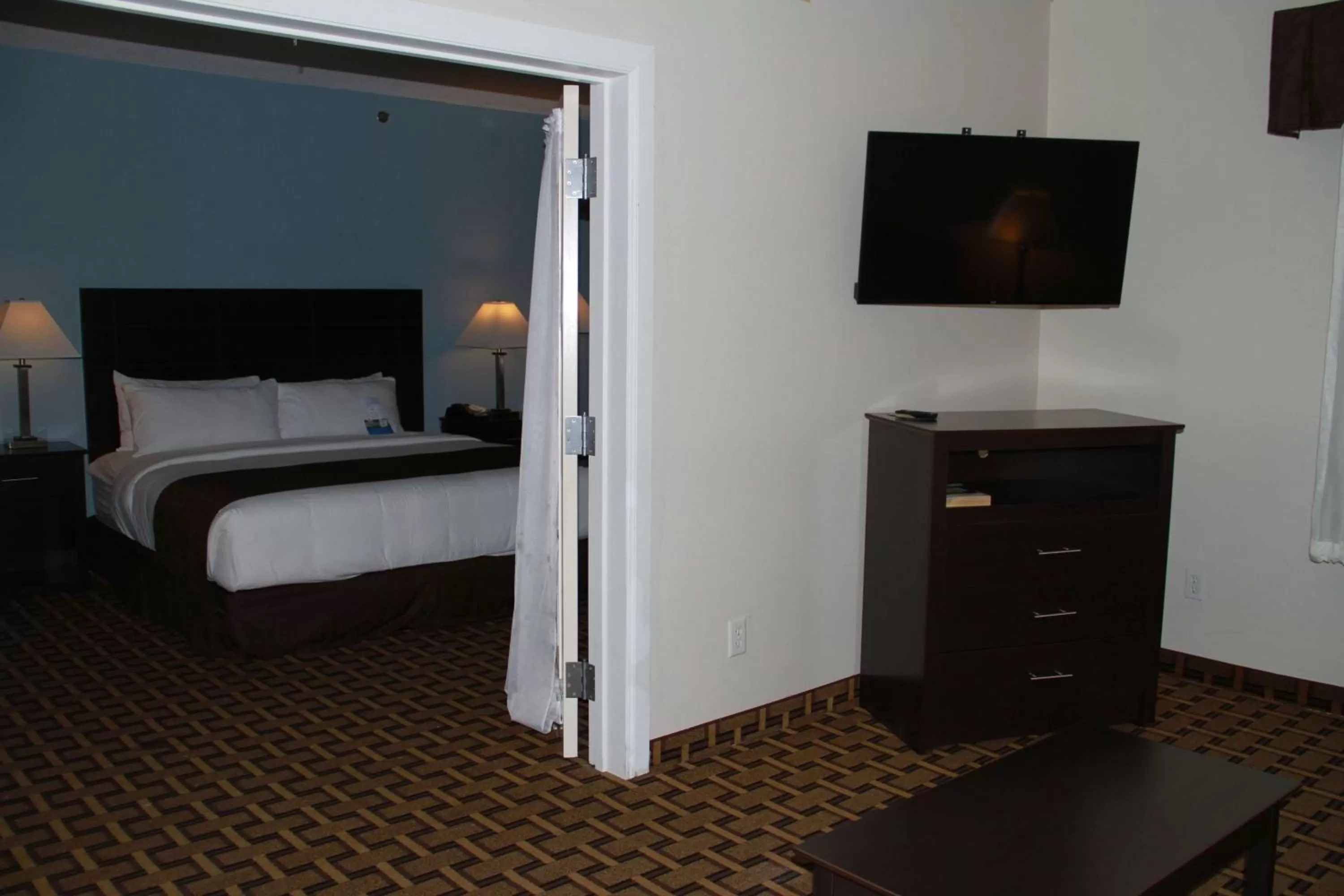 Photo of the whole room, Bed in SureStay Plus Hotel by Best Western Coralville Iowa City