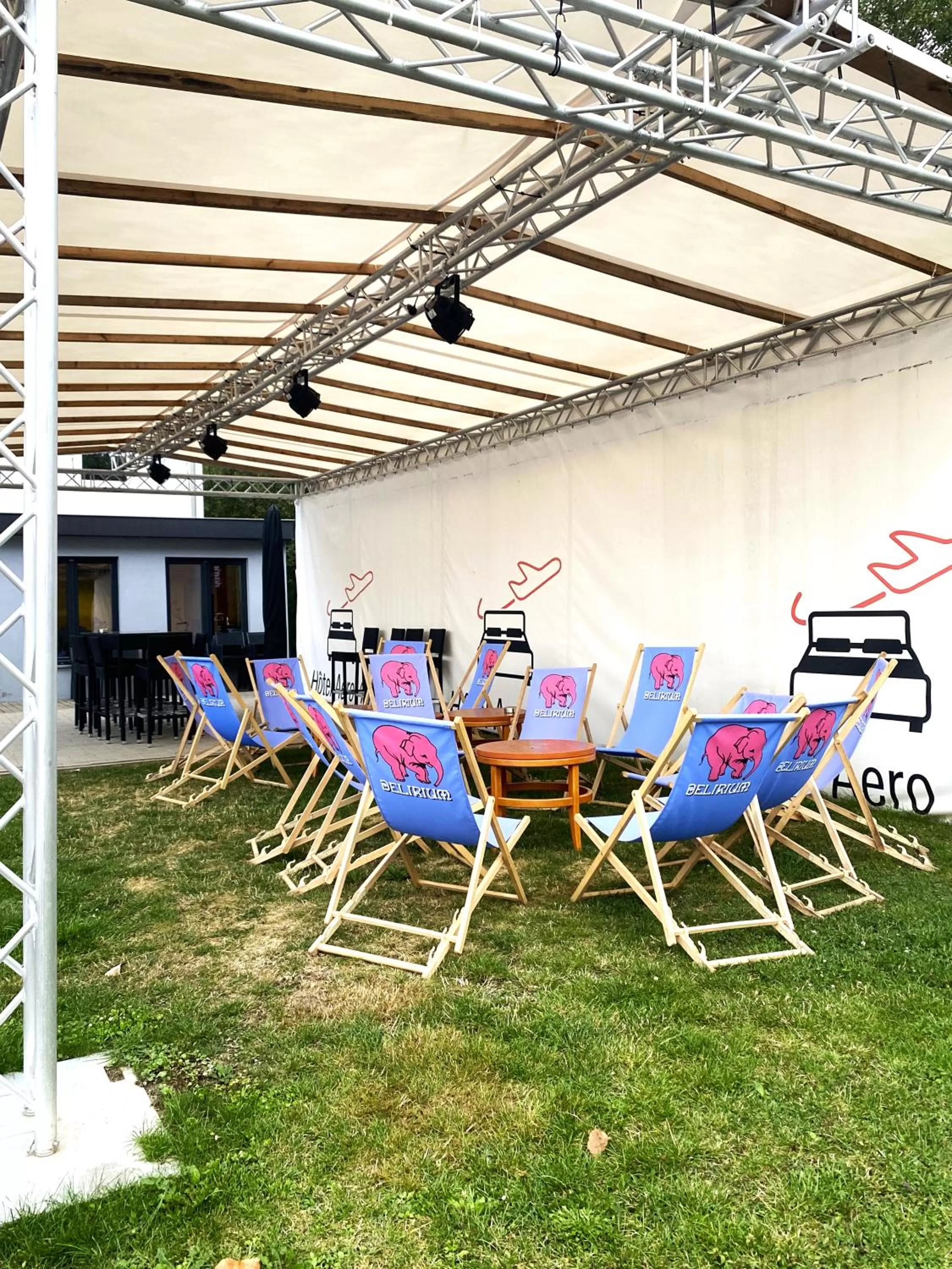 Patio in Ibis Styles Charleroi Airport Aero 44