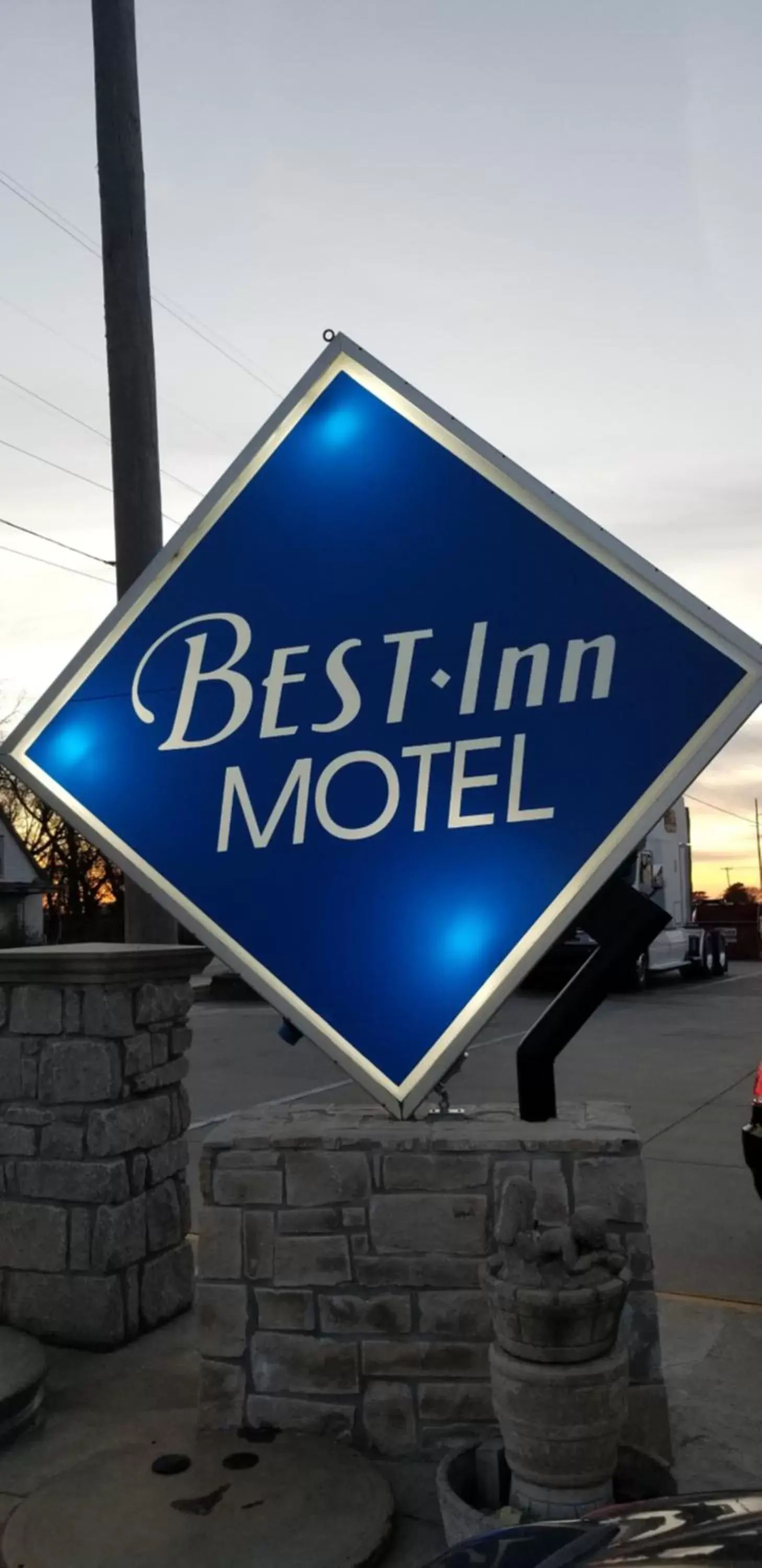 Property Logo/Sign in Best Inn Motel Salina