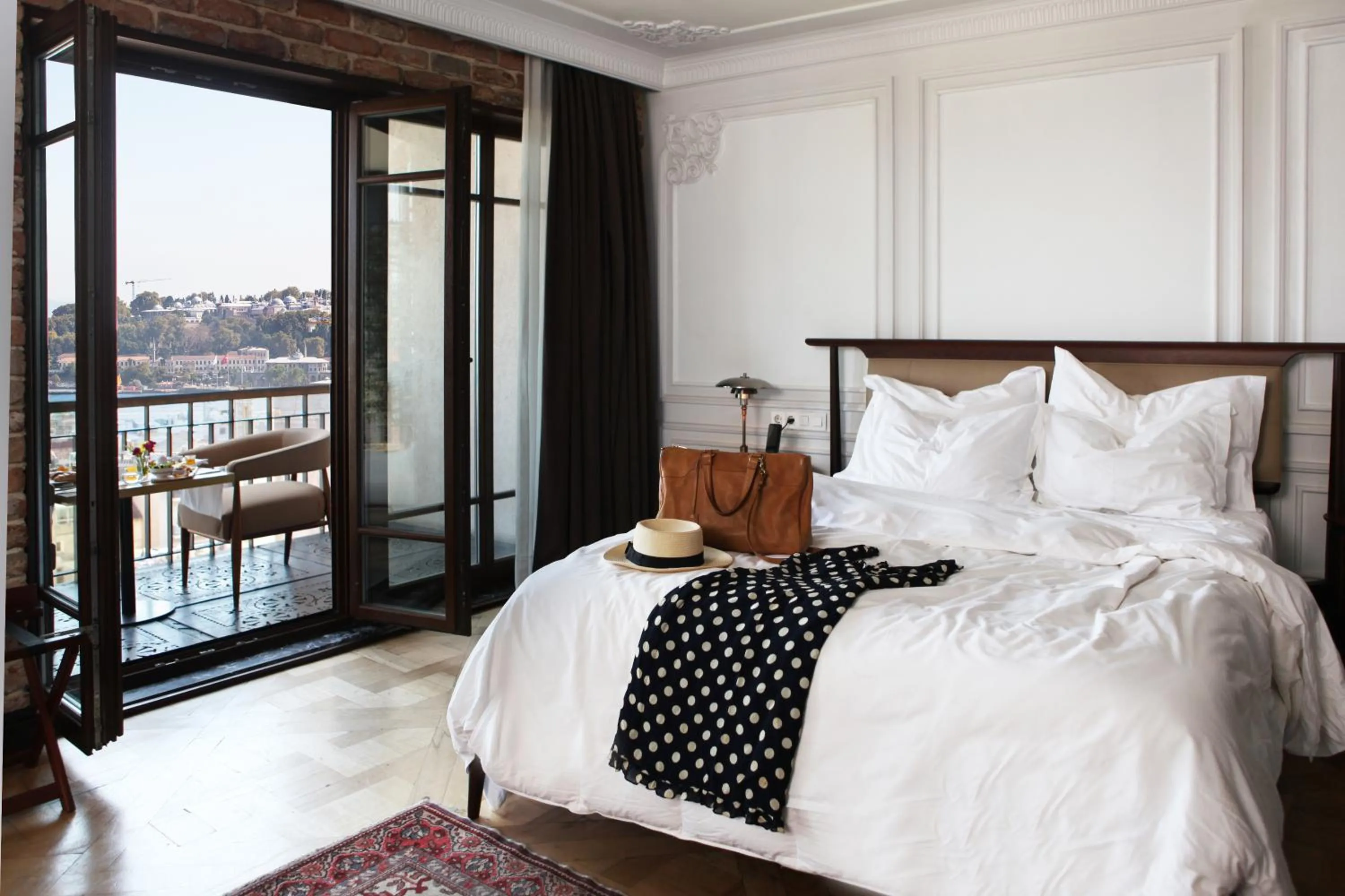 Bed in Georges Hotel Galata