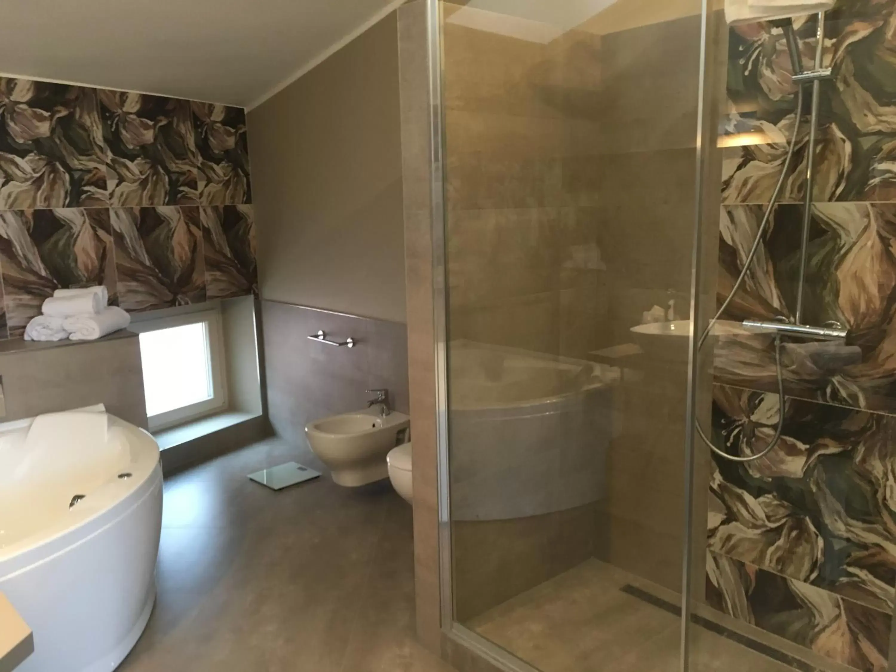 Decorative detail, Bathroom in Alessi Hotel Trattoria