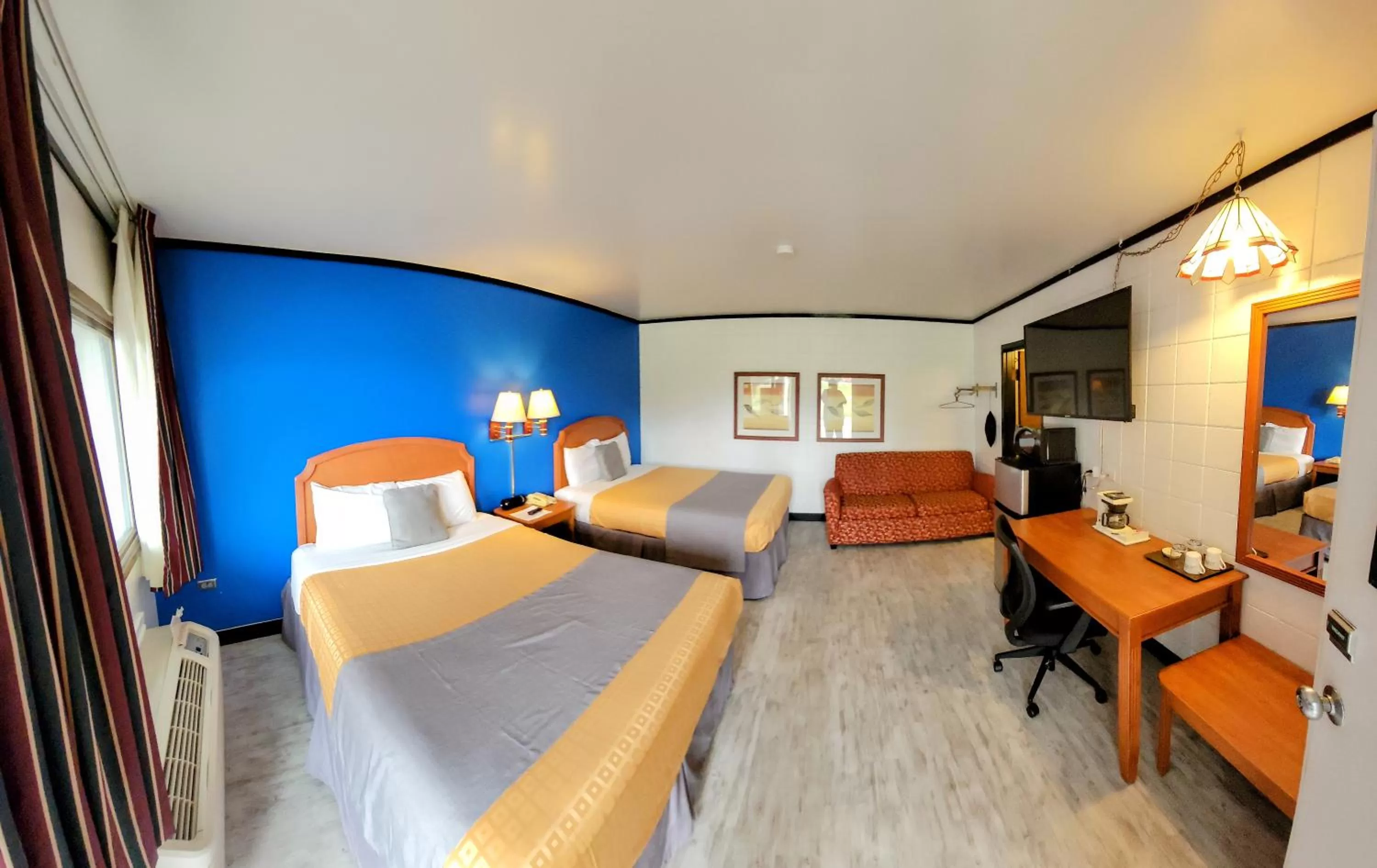 Photo of the whole room in Skyview Motel - Prairie du Sac