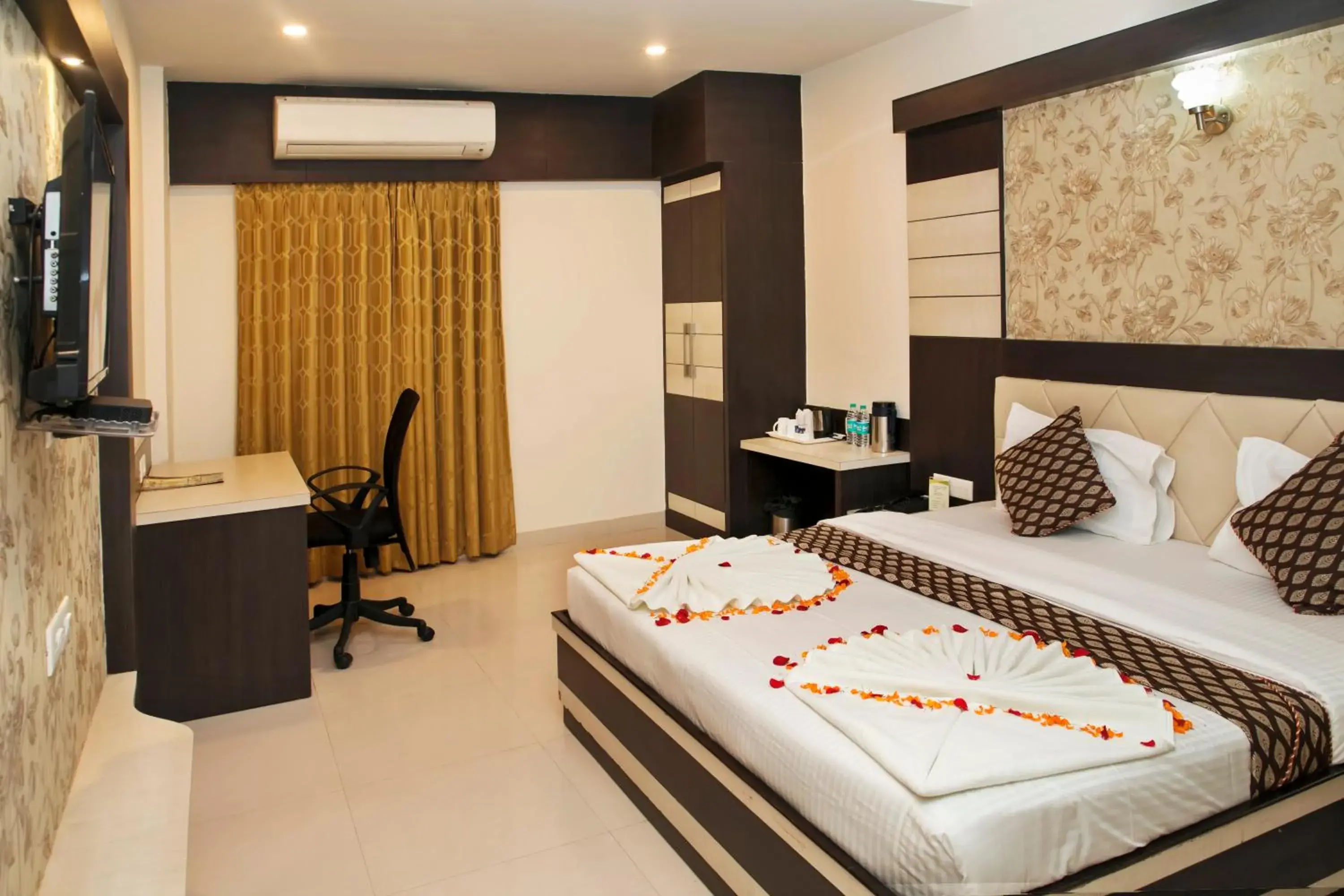 Photo of the whole room, Bed in Hotel Ganges Grand