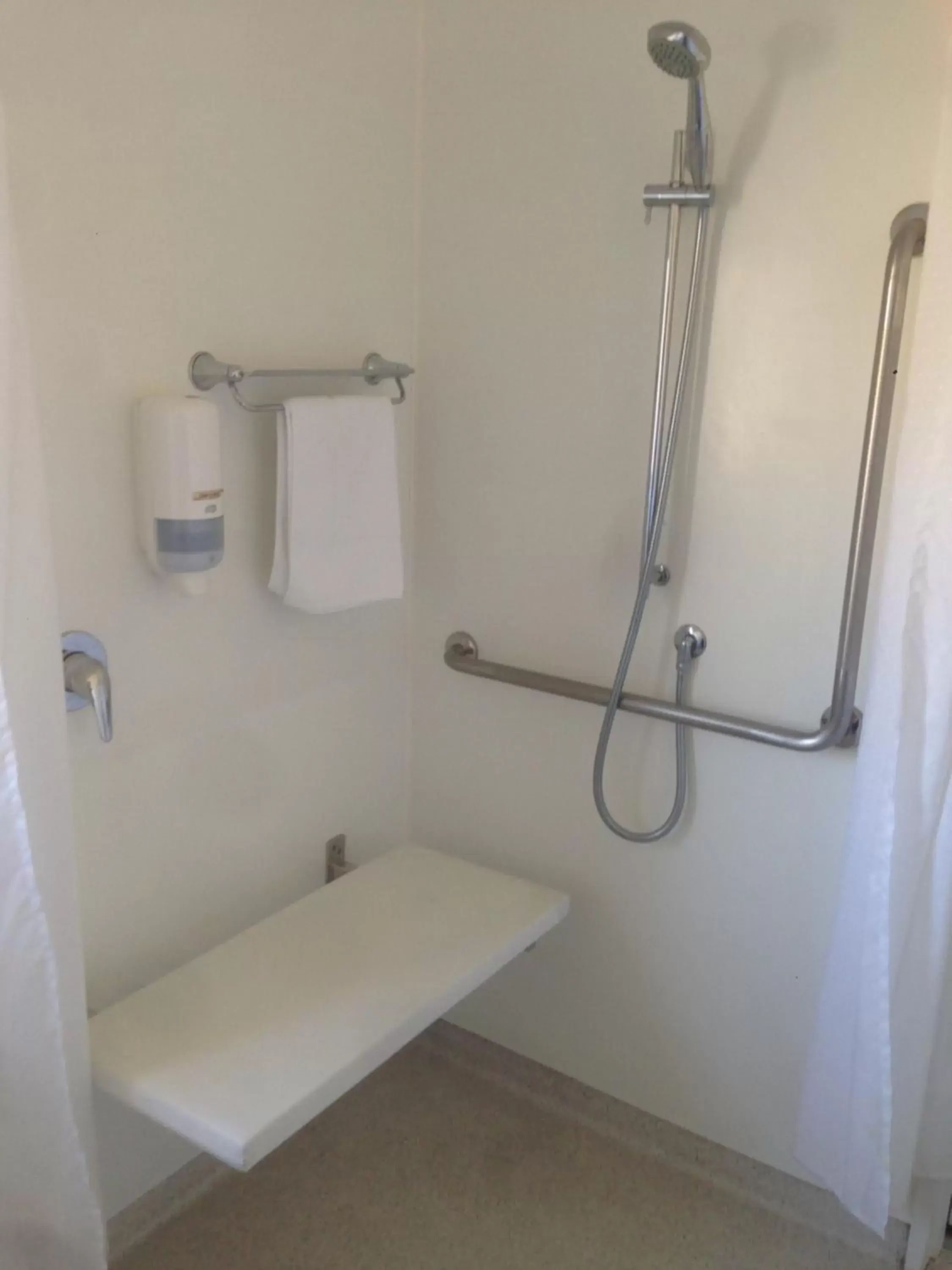 Shower, Bathroom in Motel Oasis