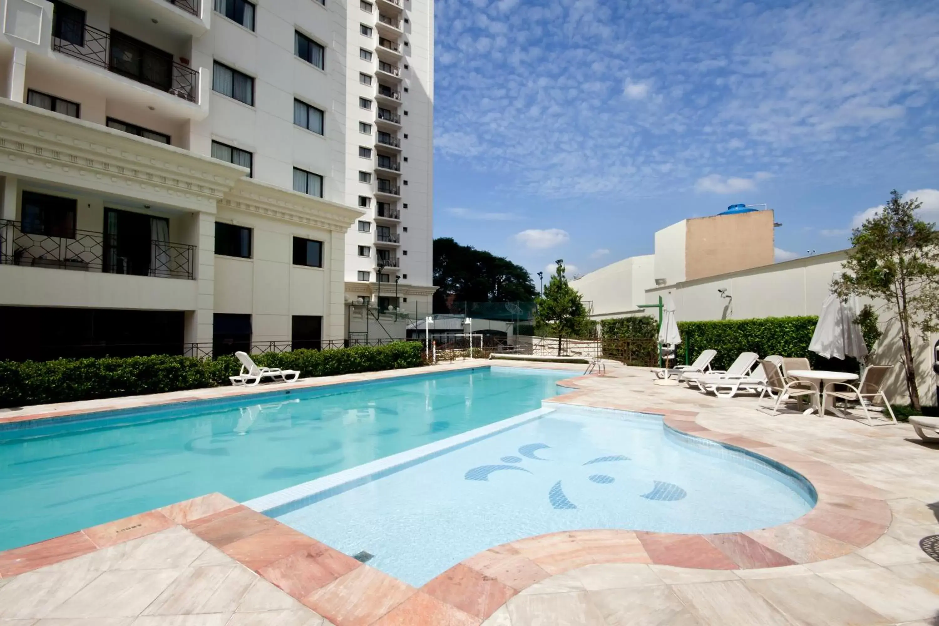 Property building, Swimming Pool in Quality Suites Vila Olimpia