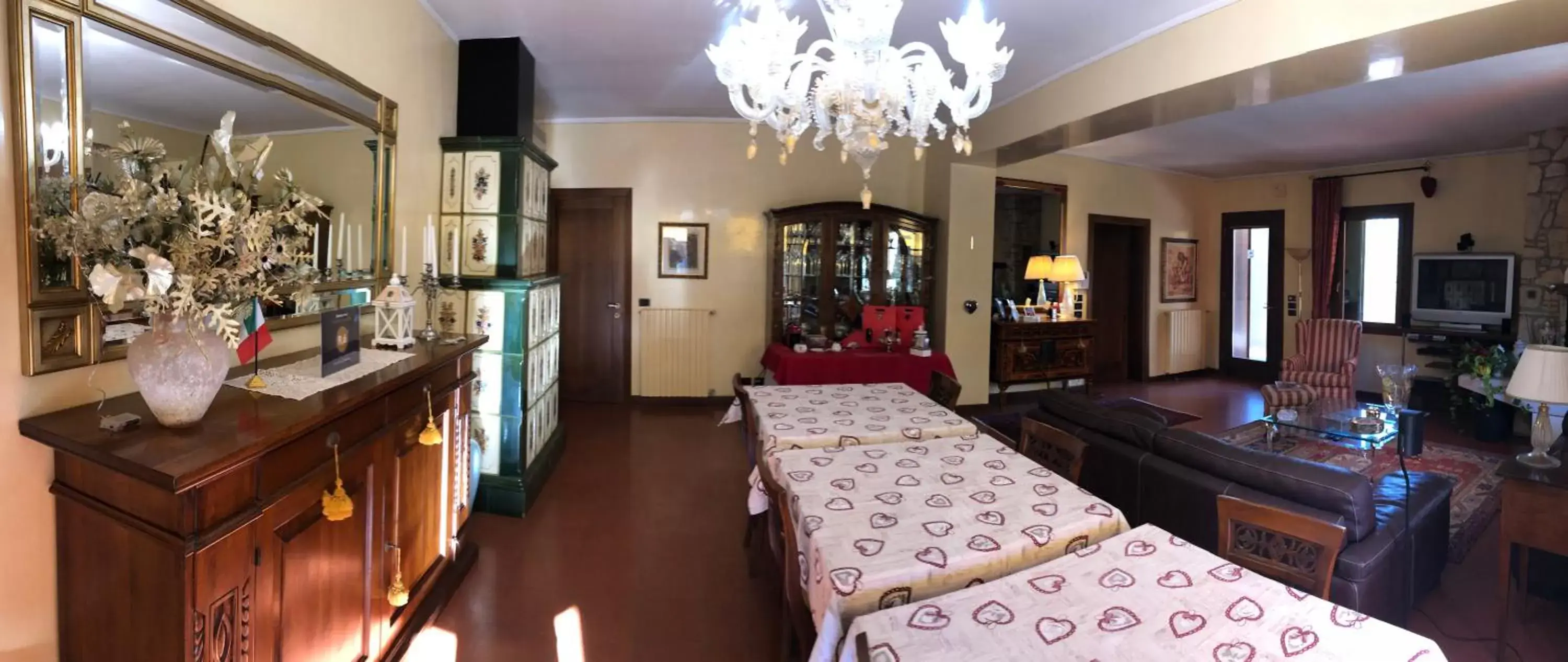 Communal lounge/ TV room in Villa Fior di Robinia
