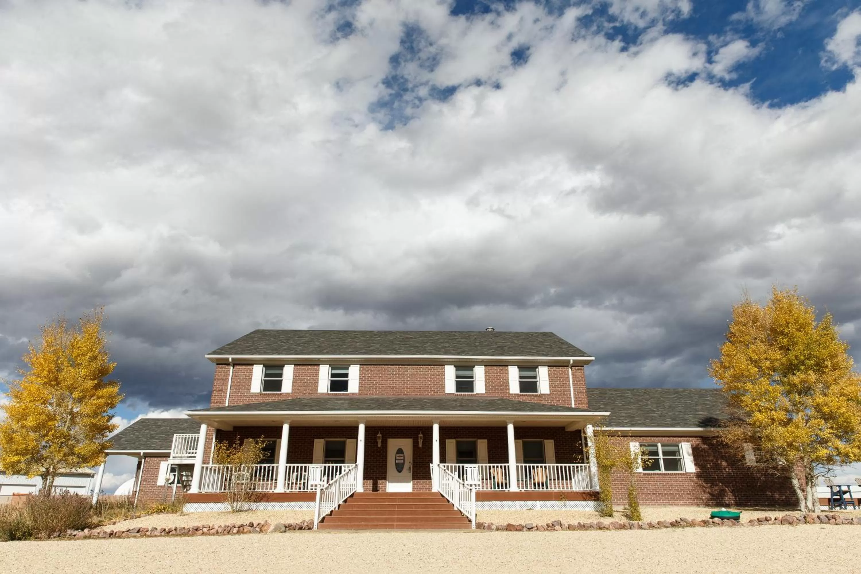 Facade/entrance in Lamp Post Lodge