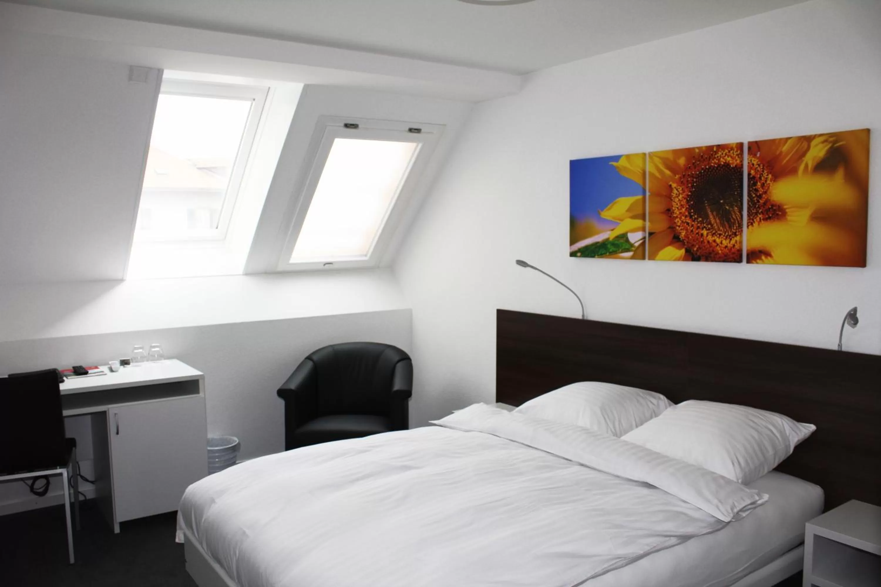 Photo of the whole room, Bed in Hotel Gasthof Kreuz