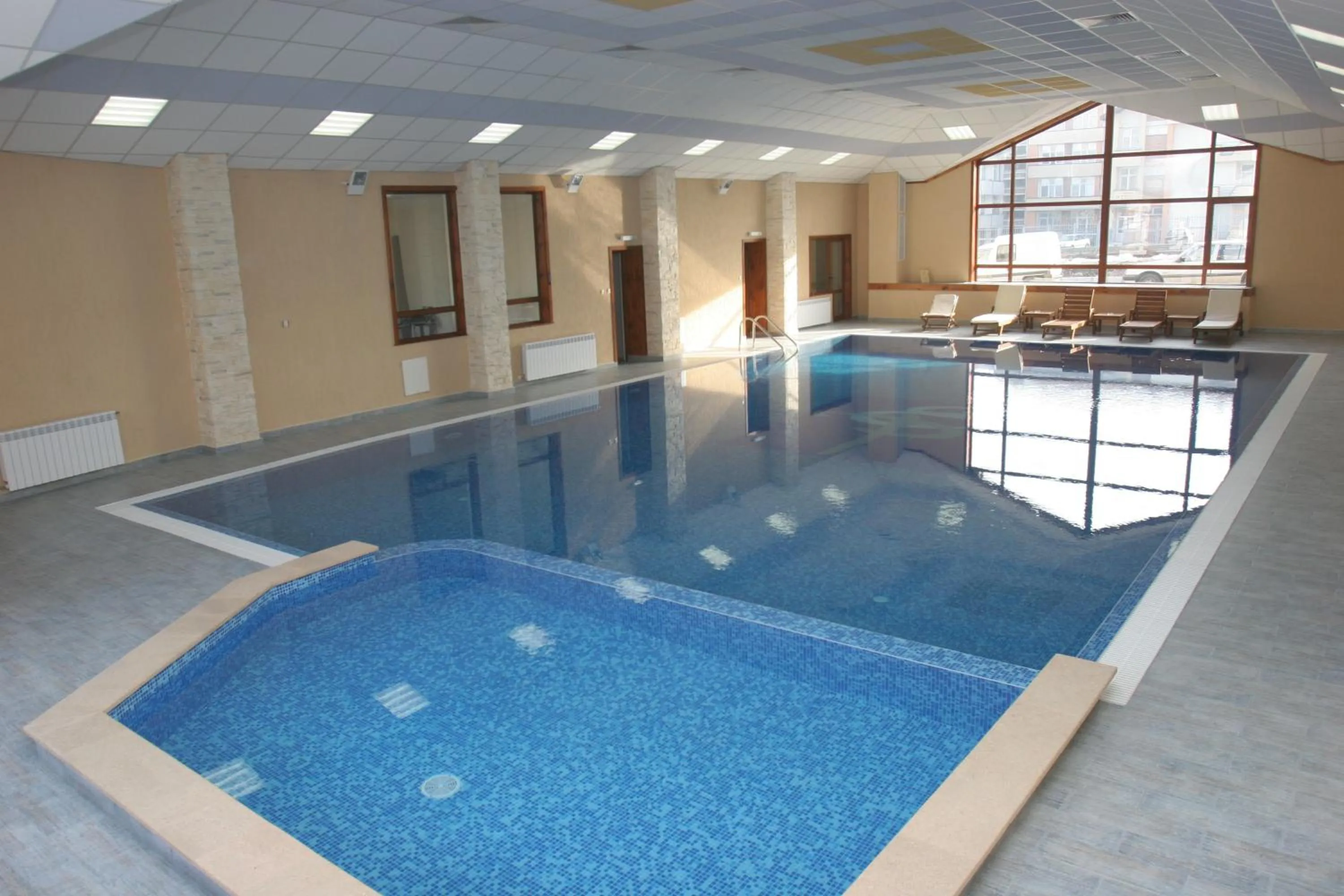 Swimming pool in Evelina Palace Hotel