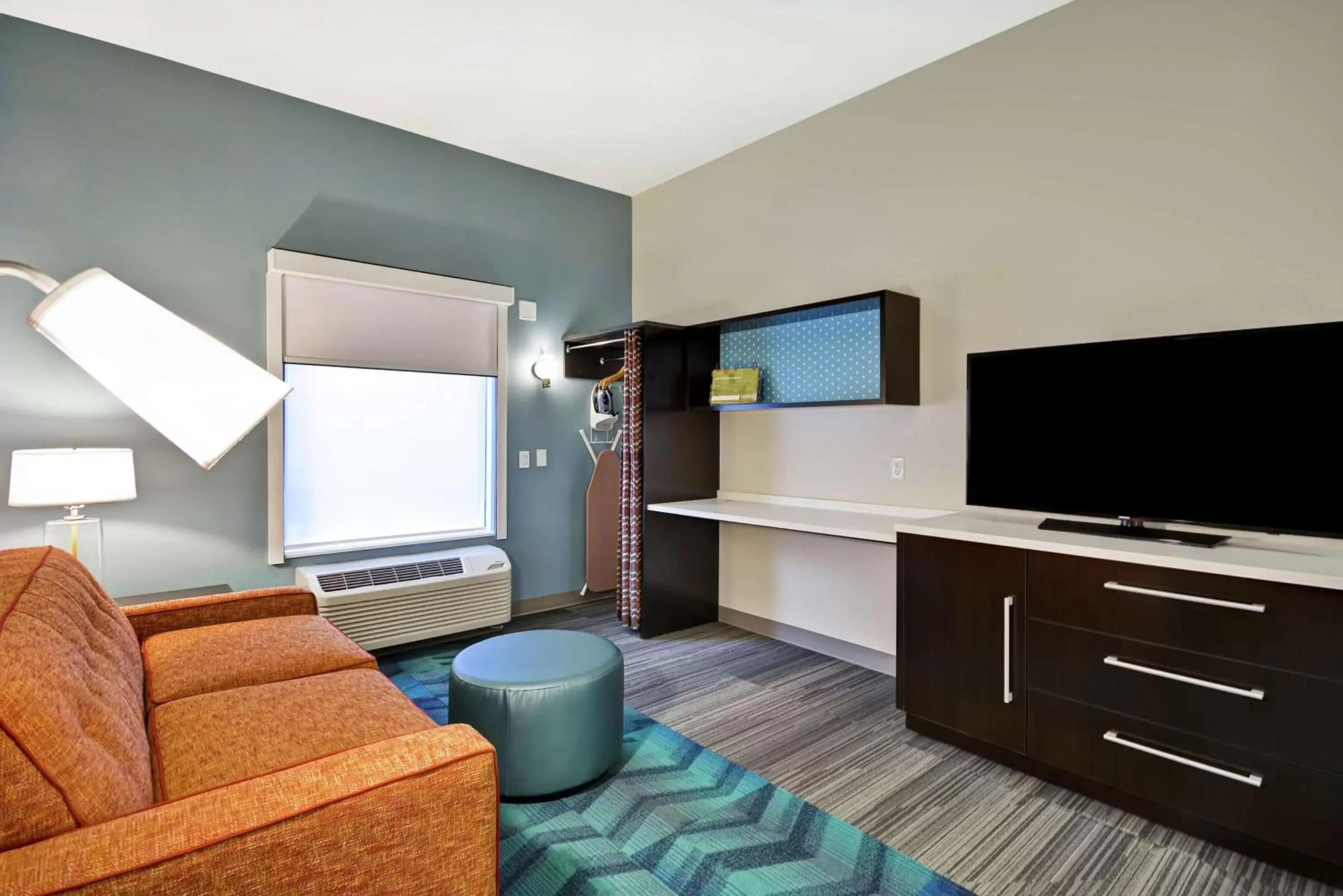 Bedroom, TV/Entertainment Center in Home2 Suites By Hilton Carbondale