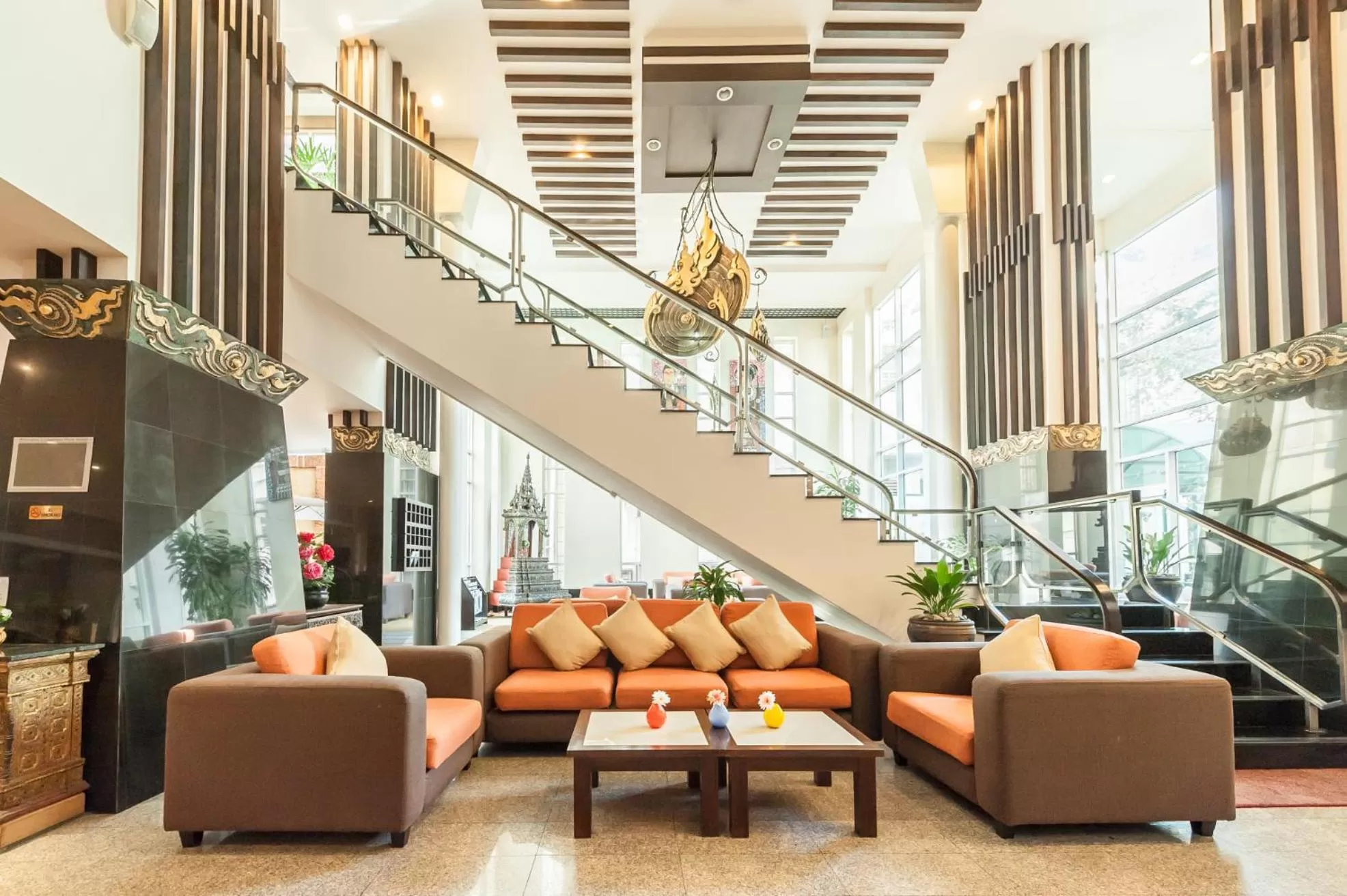 Lobby or reception in Pinnacle Lumpinee Park Hotel