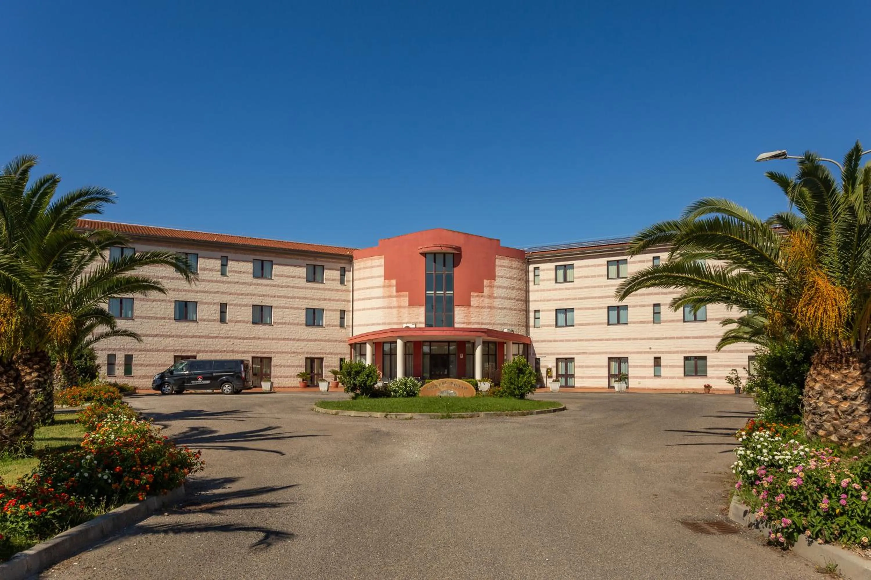 Property building in Rodia Inn