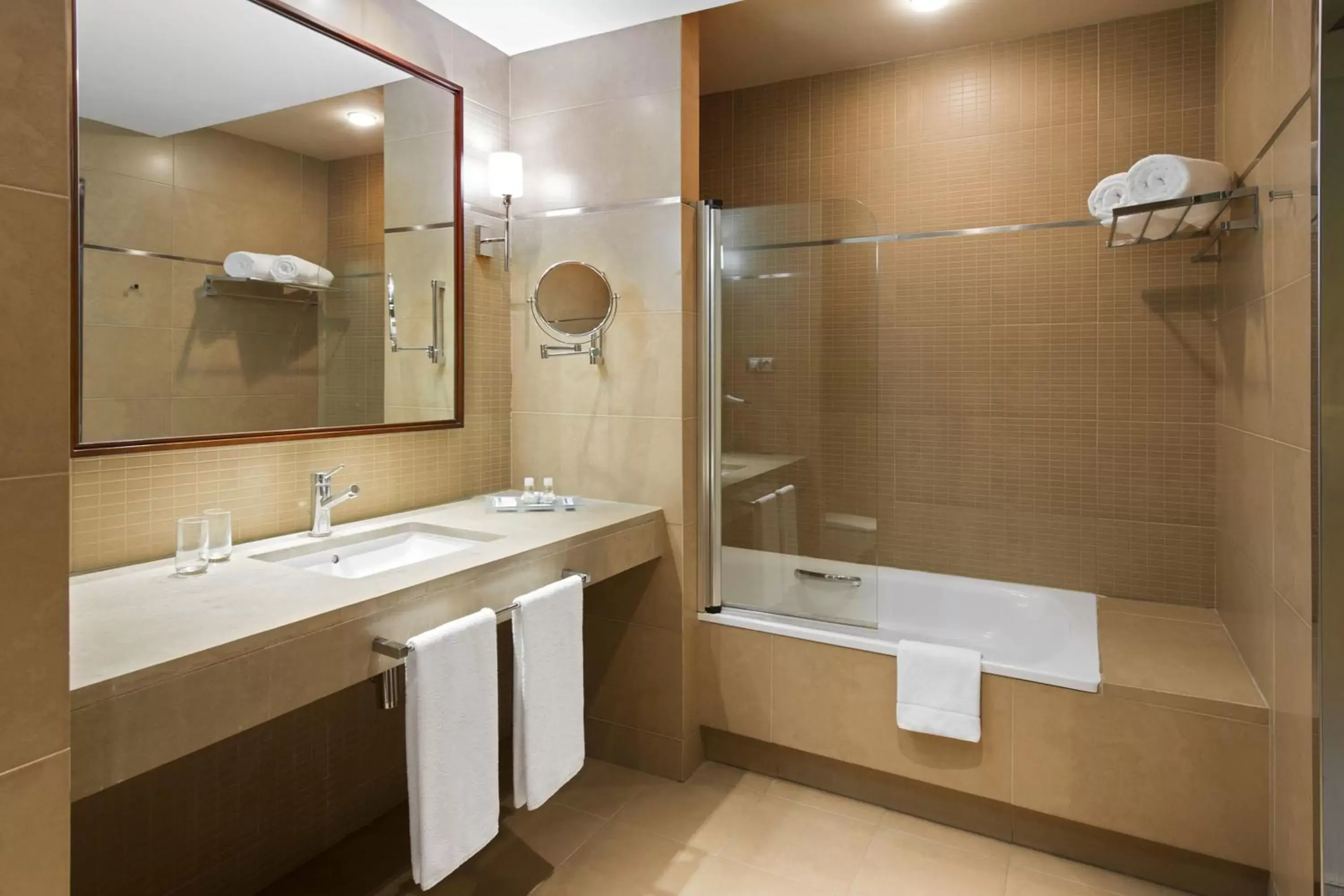 Bathroom in Elba Almeria Business & Convention Hotel