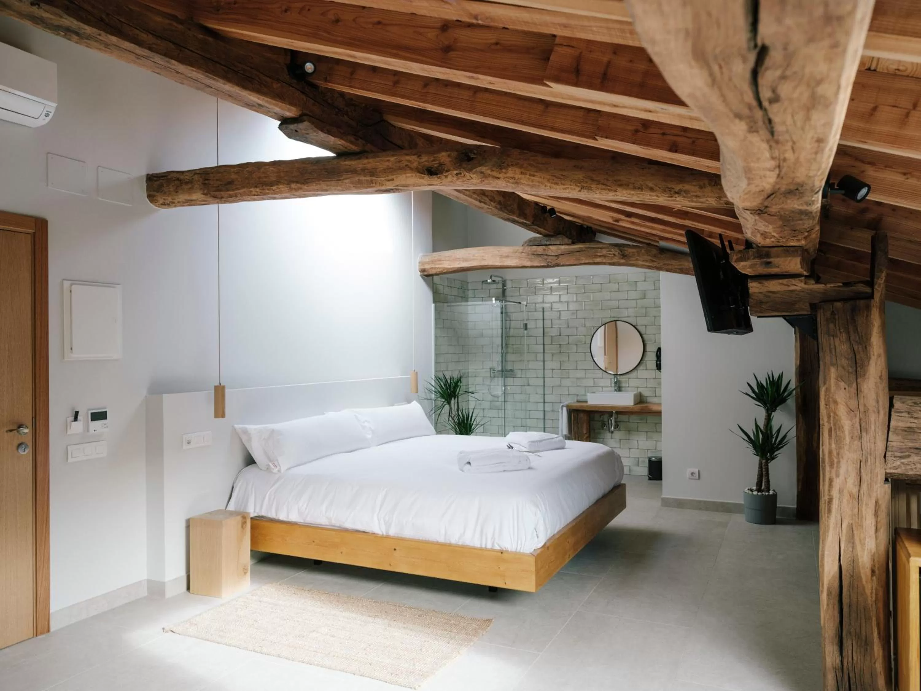 Bed in Hotel Nafarrola - Gastronomy & Wine