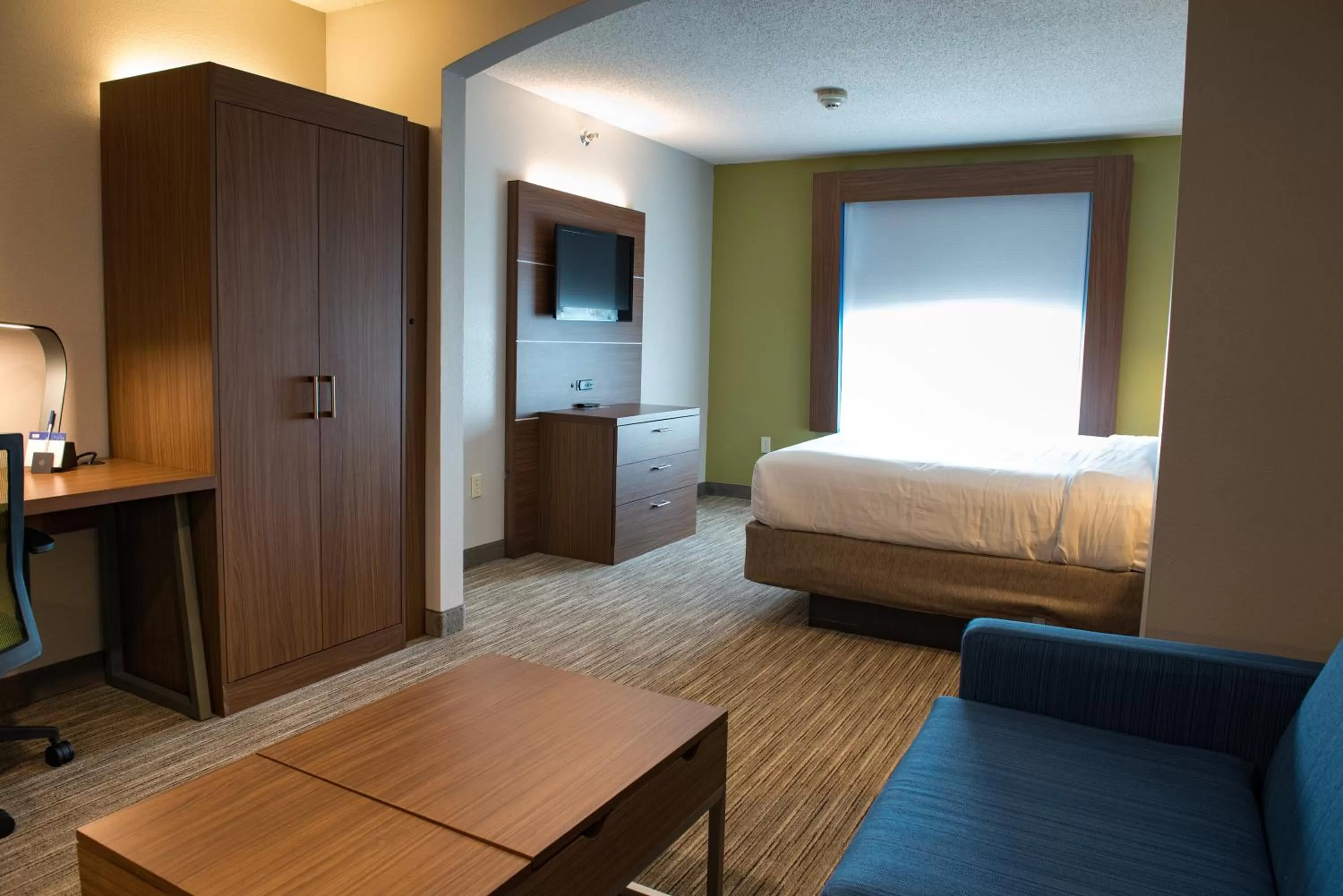 Bedroom, Bed in Holiday Inn Express Hotel & Suites Elkhart-South by IHG